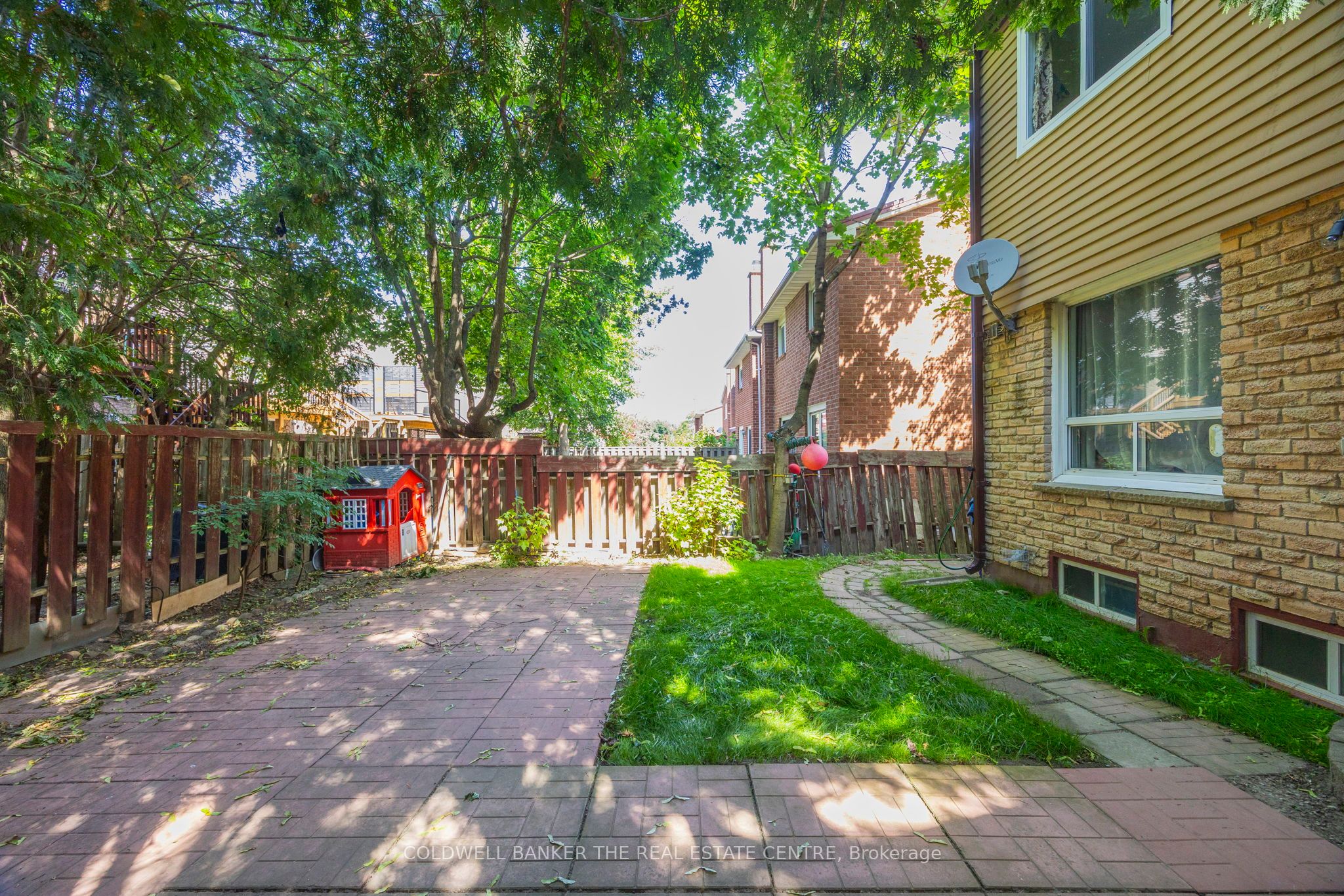 23 Riviera Drive W Property Photo 32