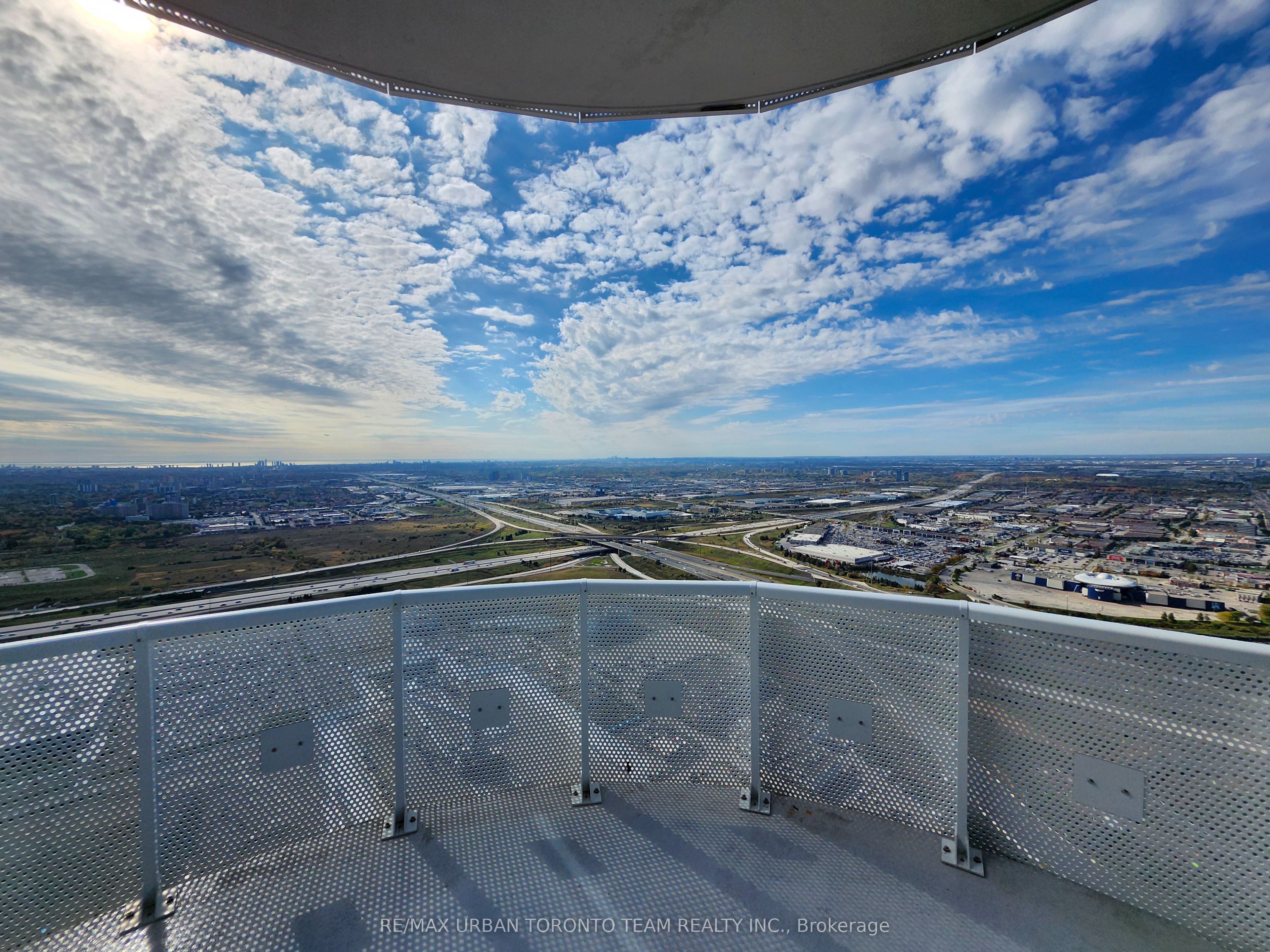 225 Commerce St Property Photo 1