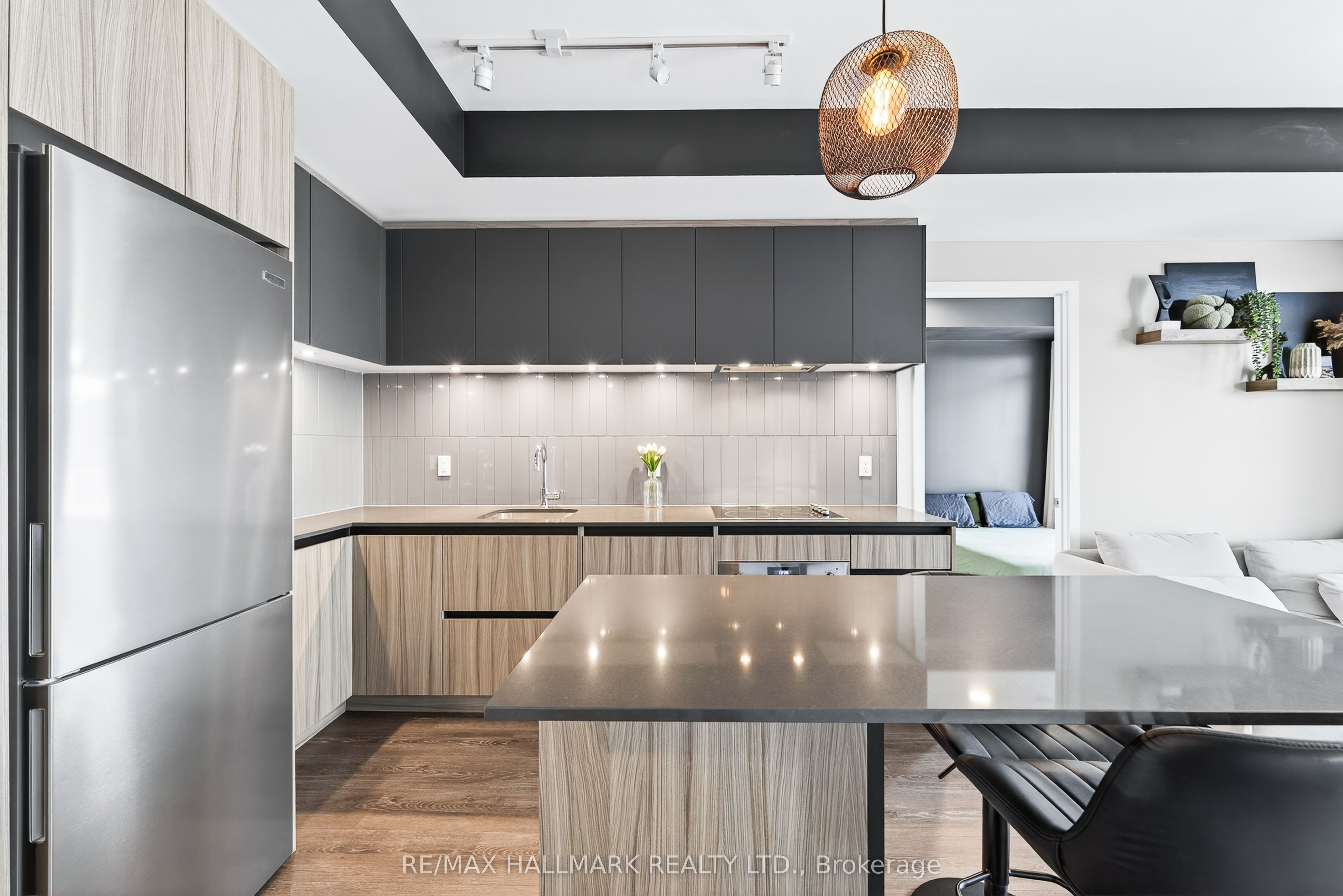 7950 Bathurst St Property Photo 1