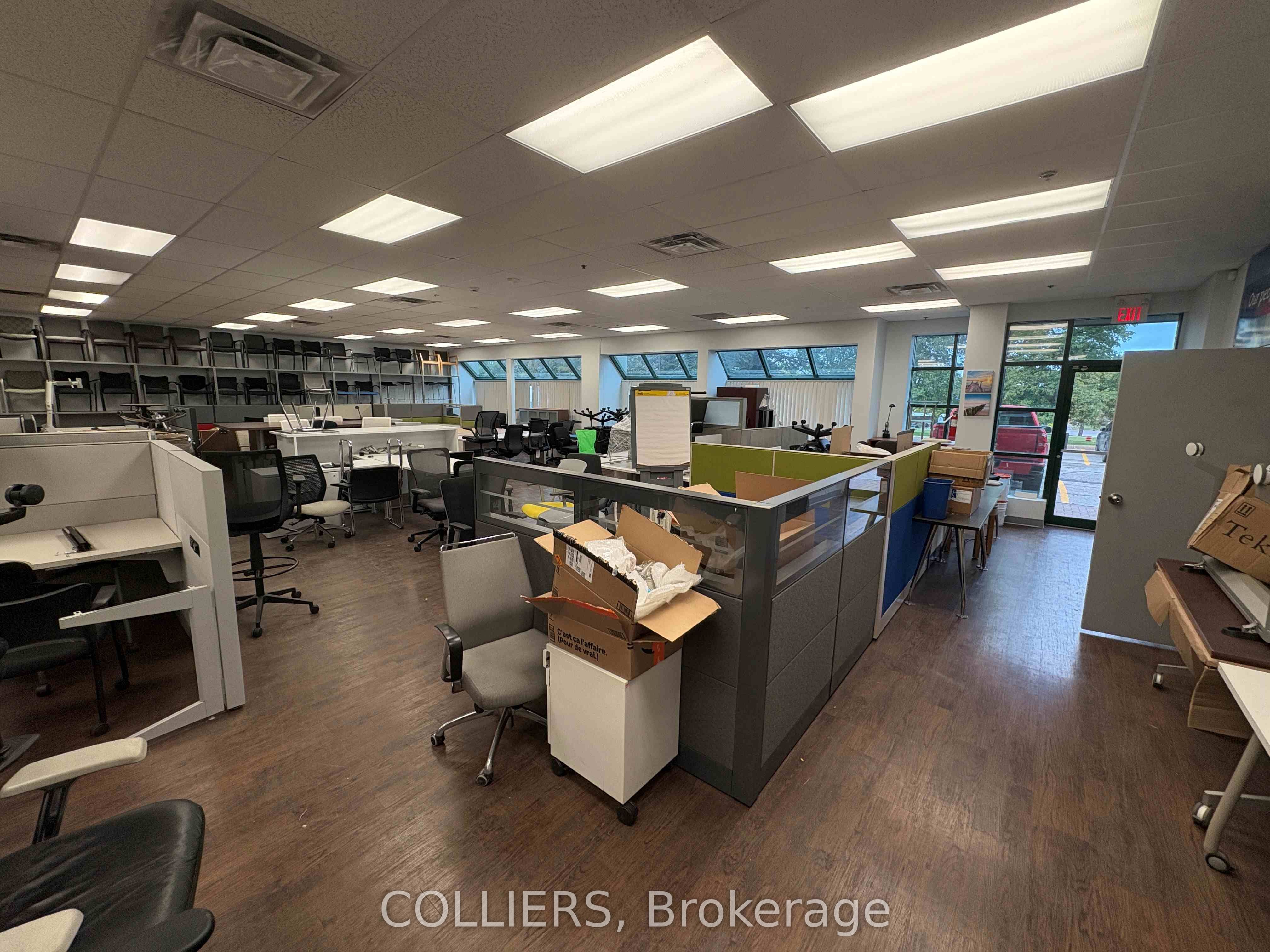 9094 Leslie St Property Photo 1