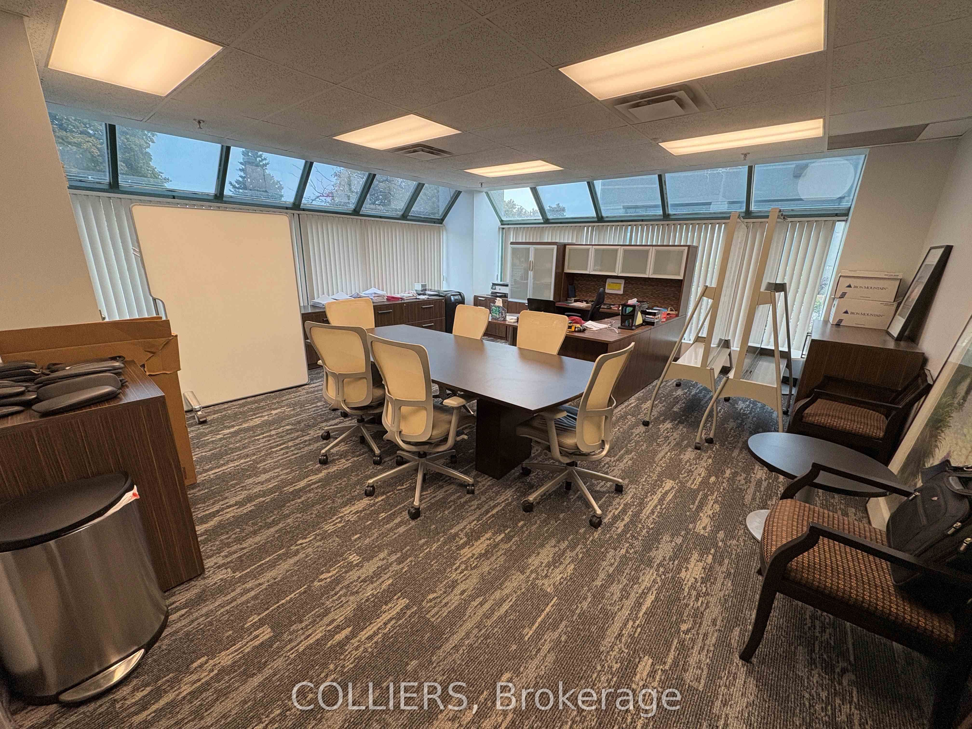 9094 Leslie St Property Photo 2