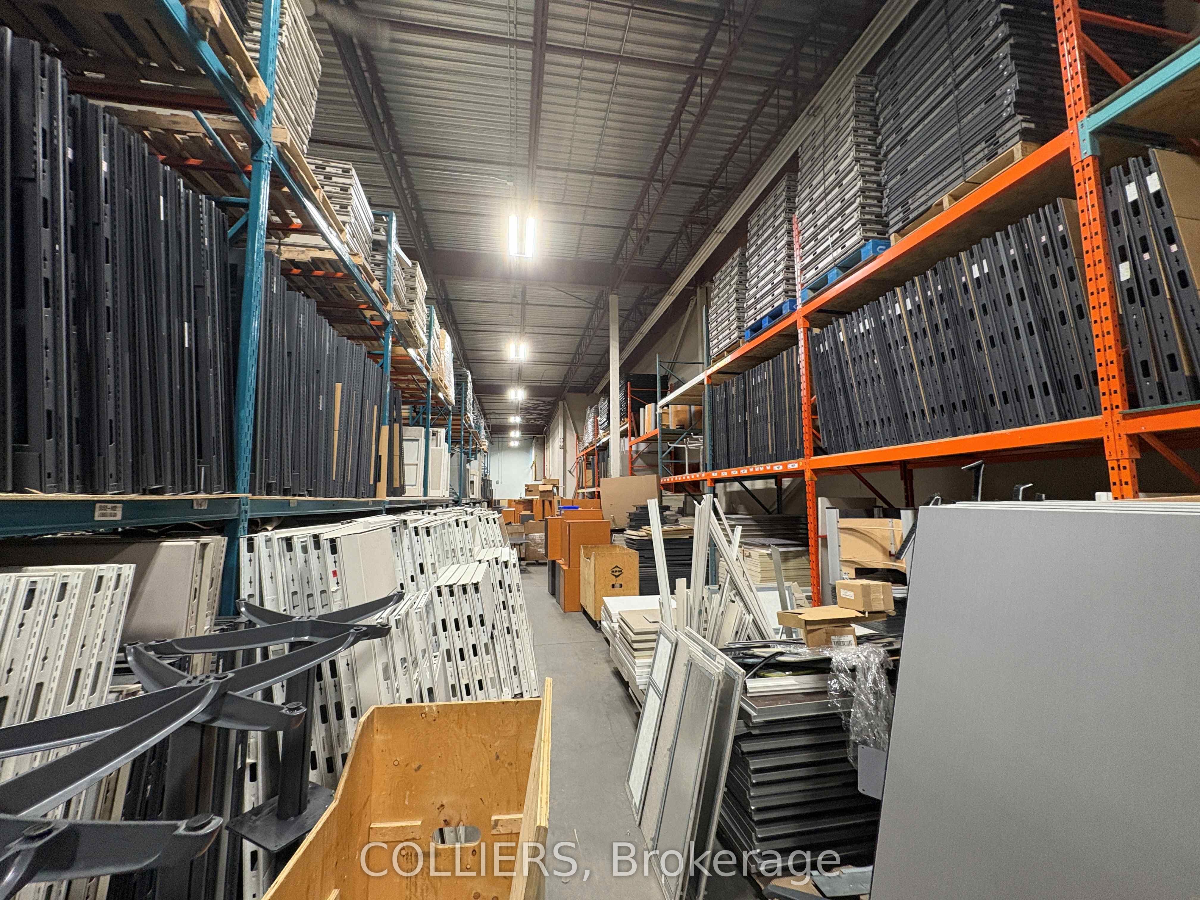 9094 Leslie St Property Photo 4