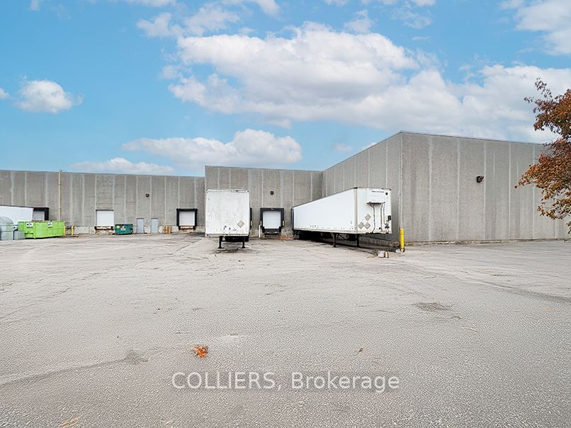 9094 Leslie St Property Photo 6