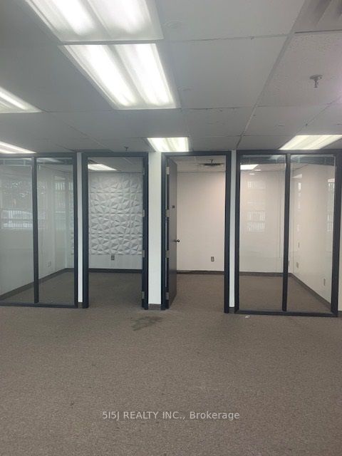 9120 Leslie St Property Photo 4