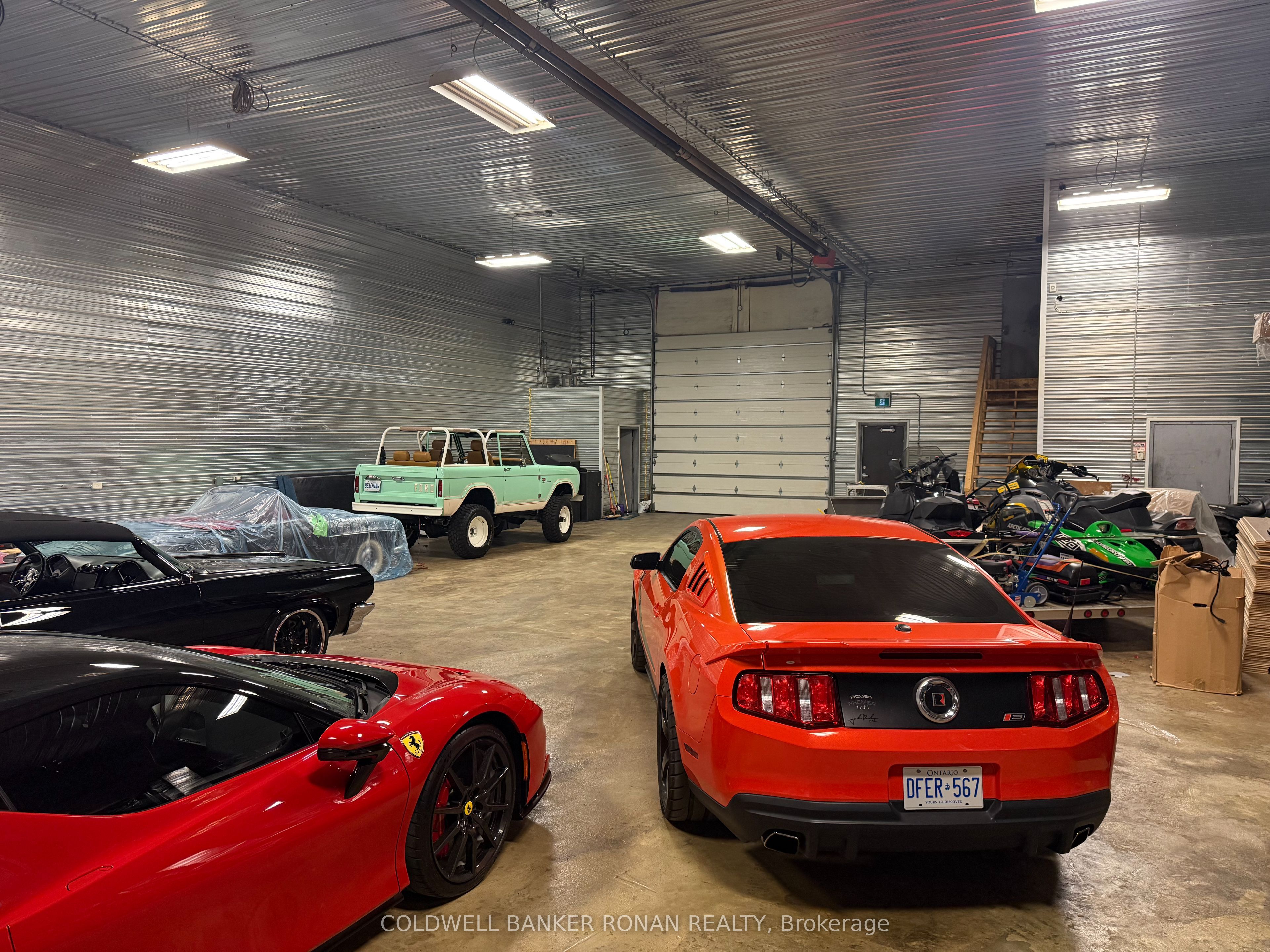 19877 Bathurst St Property Photo 3