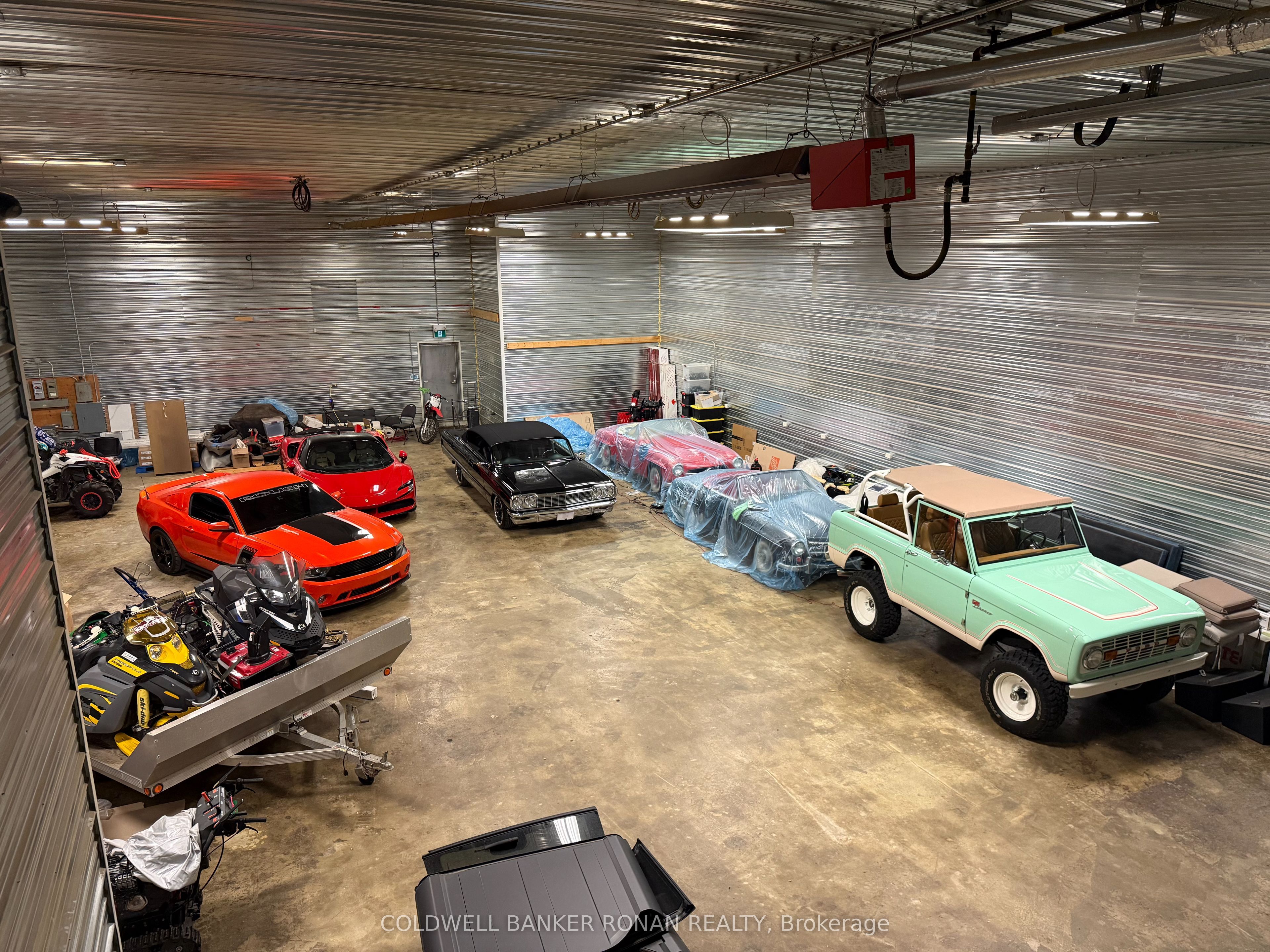 19877 Bathurst St Property Photo 4