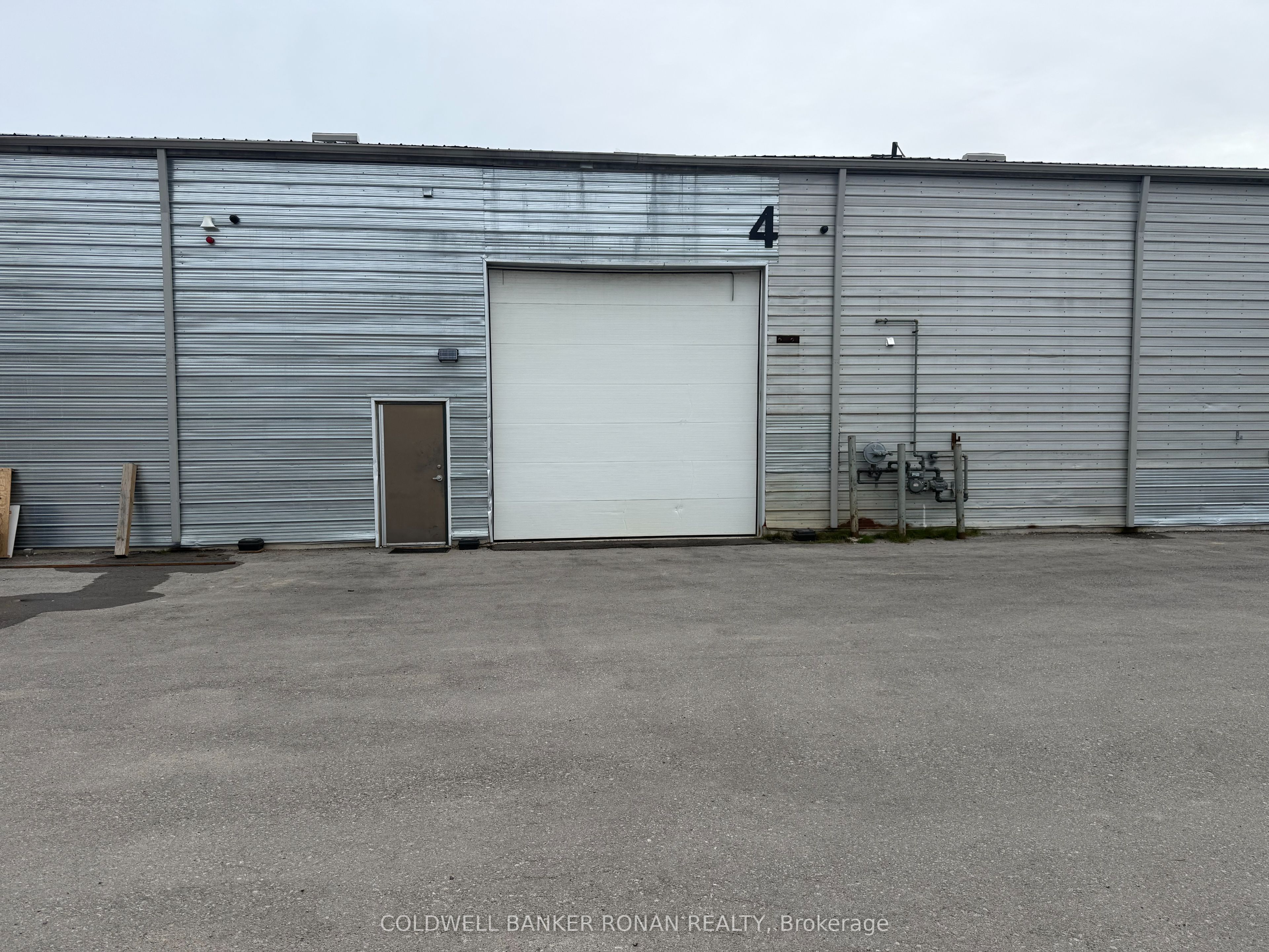 19877 Bathurst St Property Photo 5