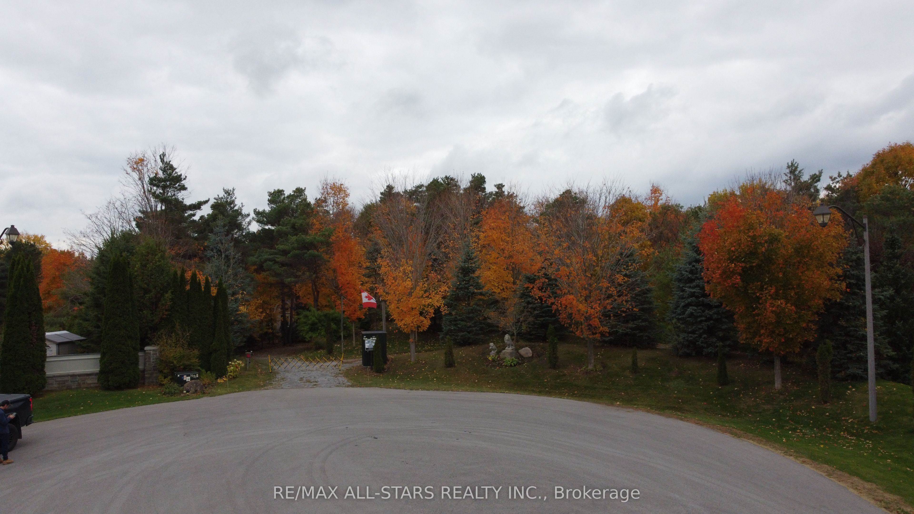 26 Cranborne Chase Property Photo 1