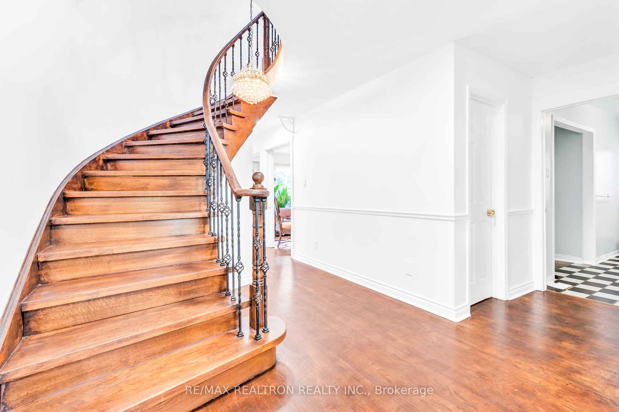 111 Devins Drive Property Photo 2