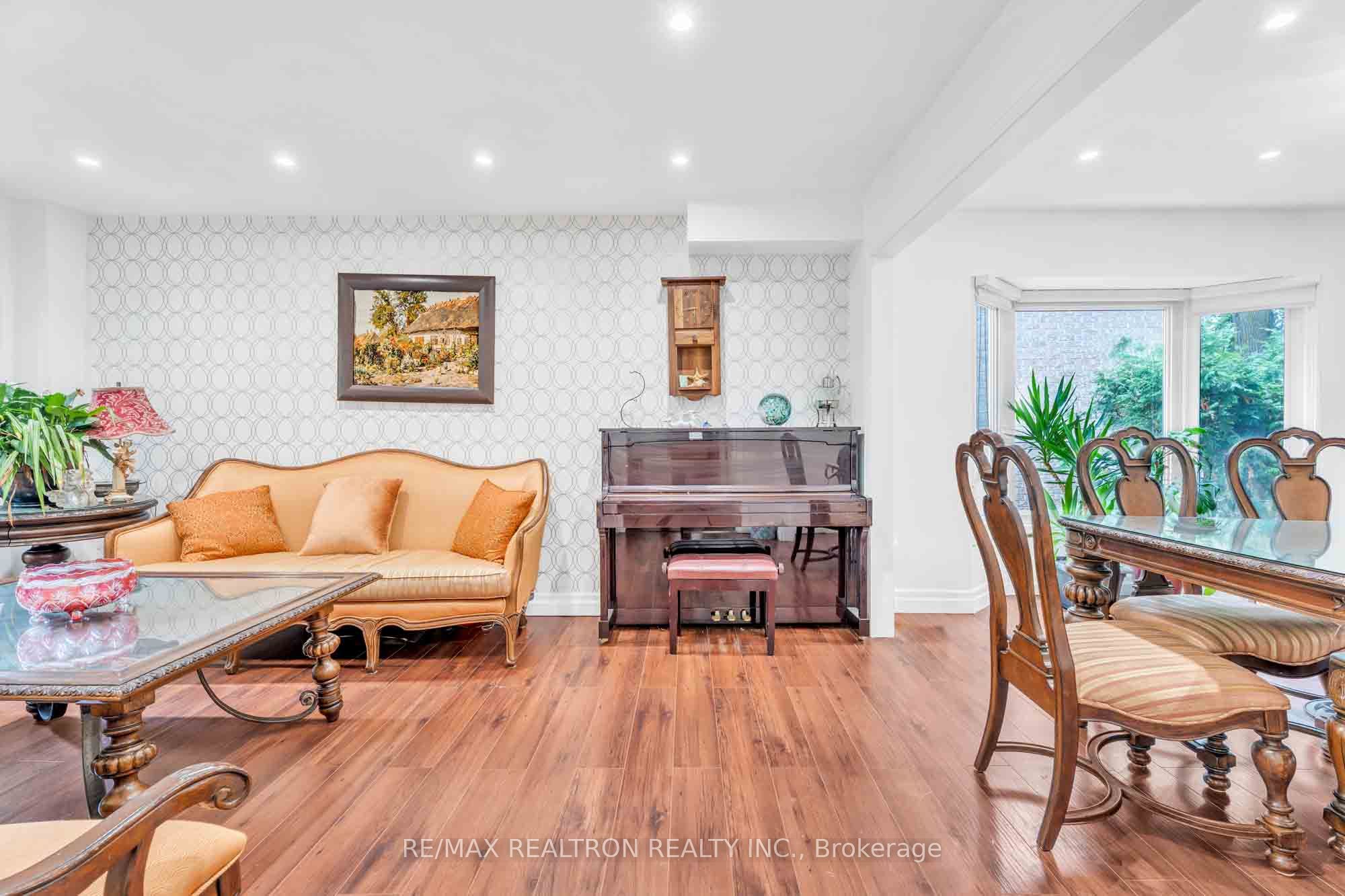 111 Devins Drive Property Photo 3