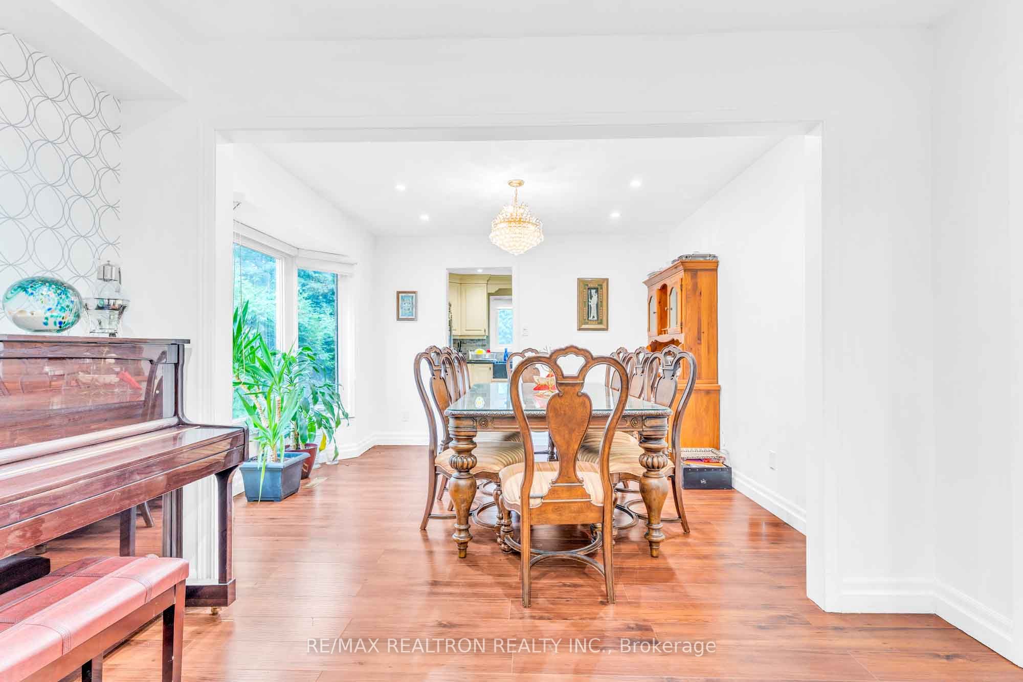 111 Devins Drive Property Photo 5