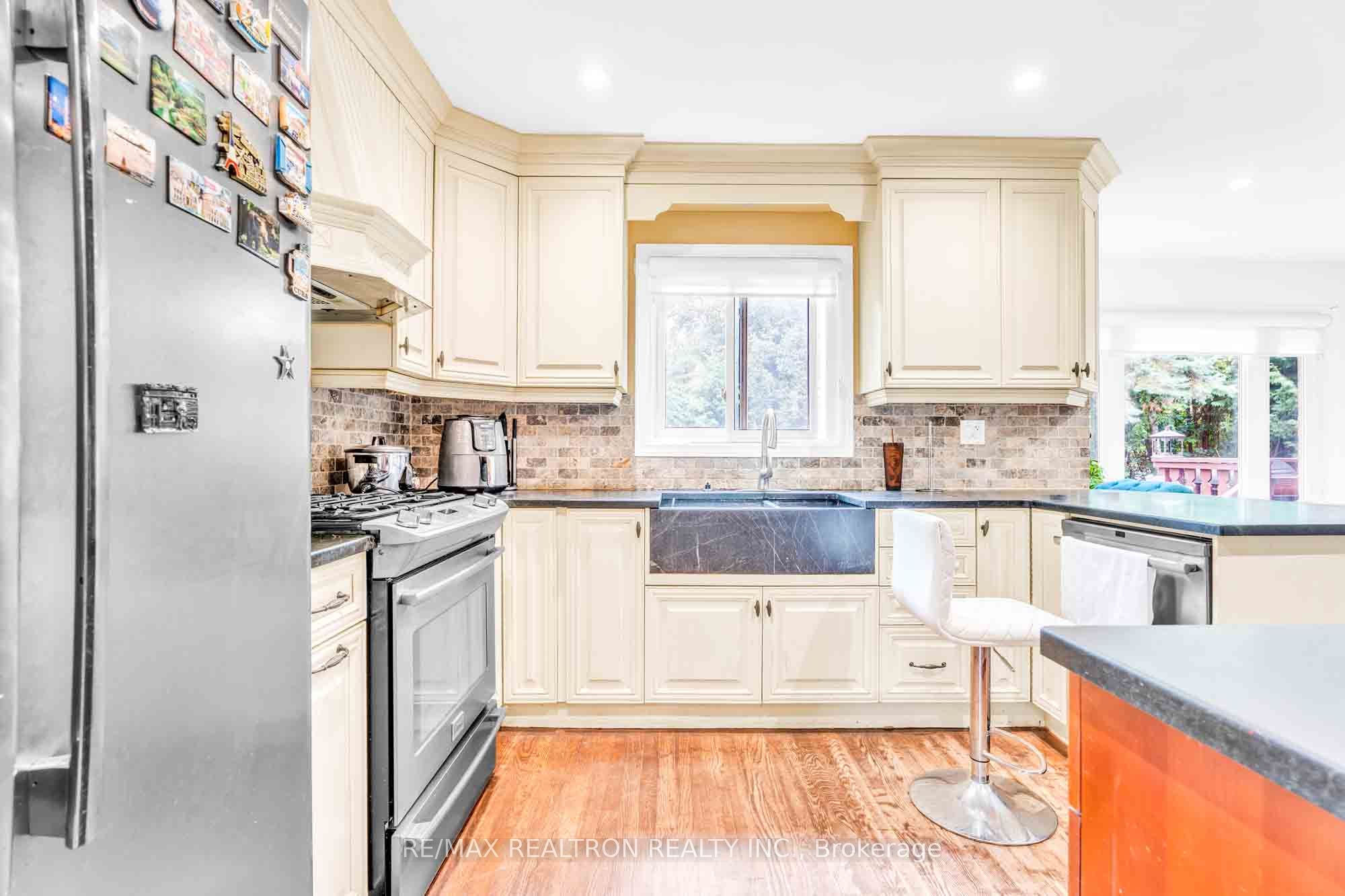 111 Devins Drive Property Photo 6