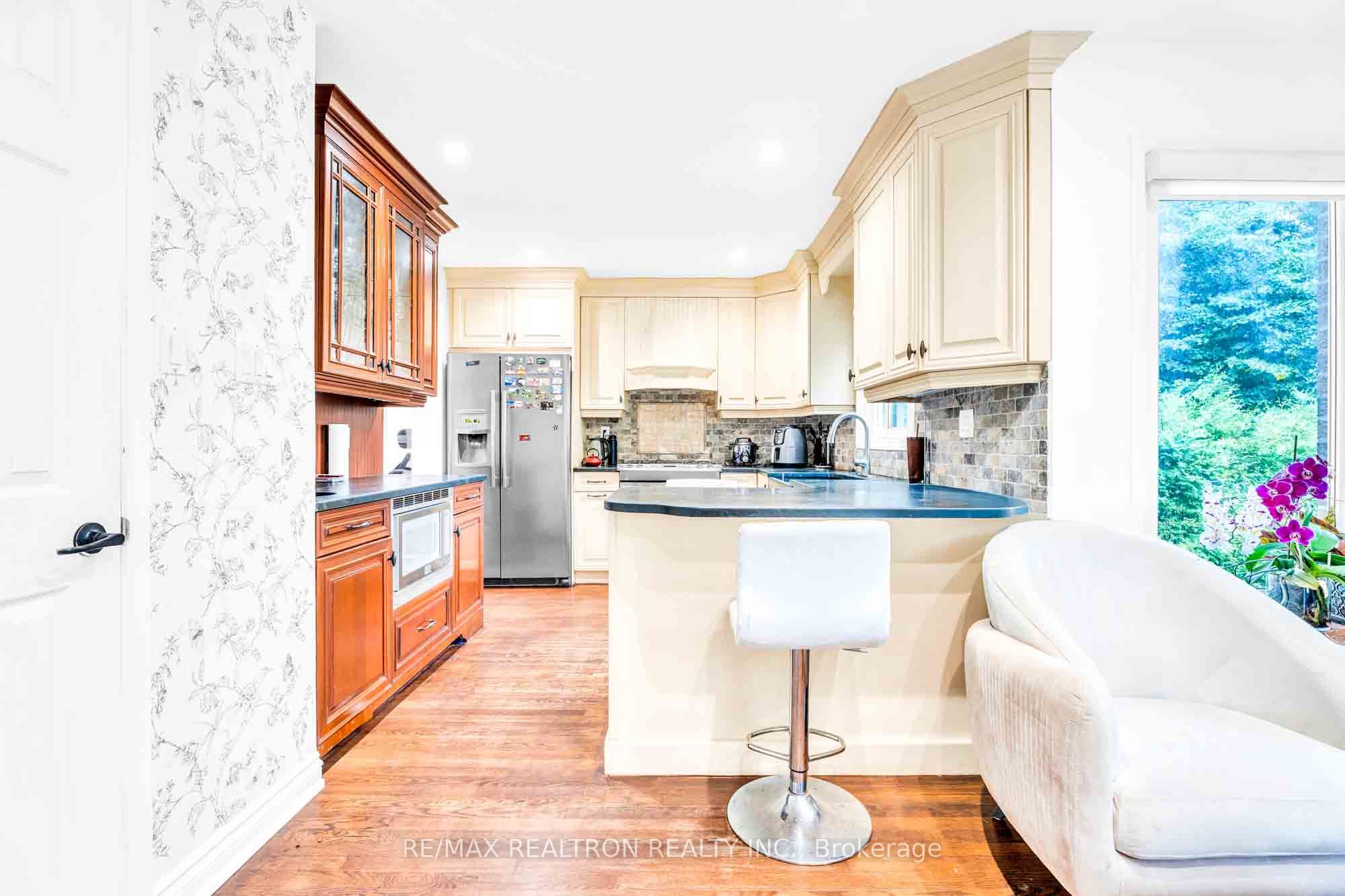 111 Devins Drive Property Photo 8