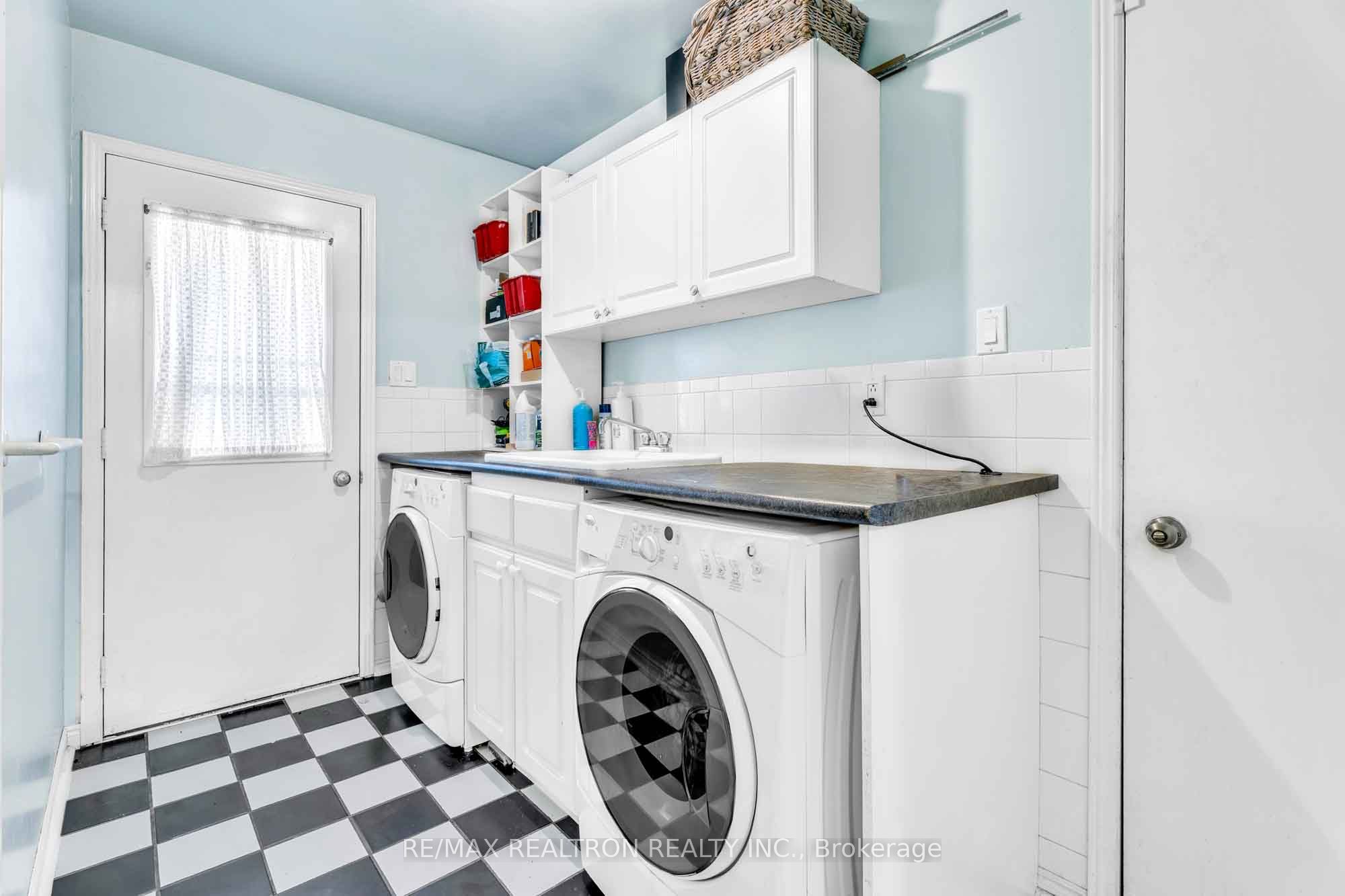 111 Devins Drive Property Photo 13