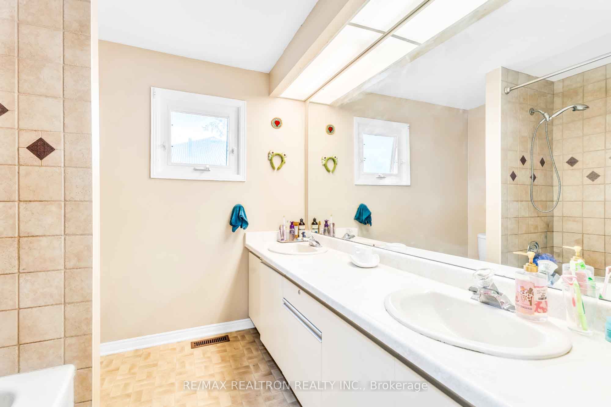 111 Devins Drive Property Photo 21