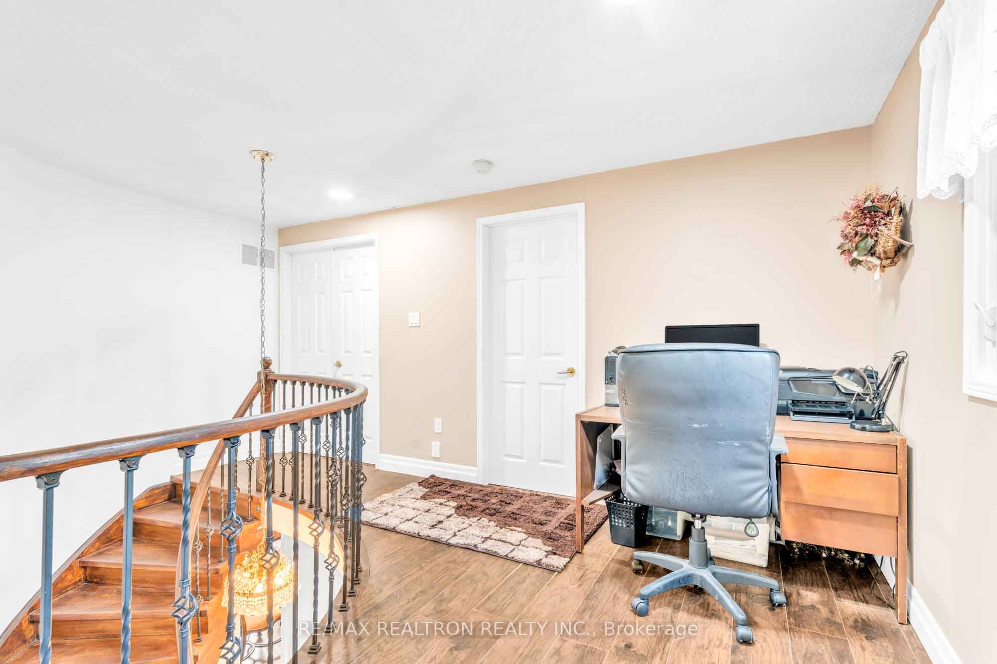 111 Devins Drive Property Photo 23