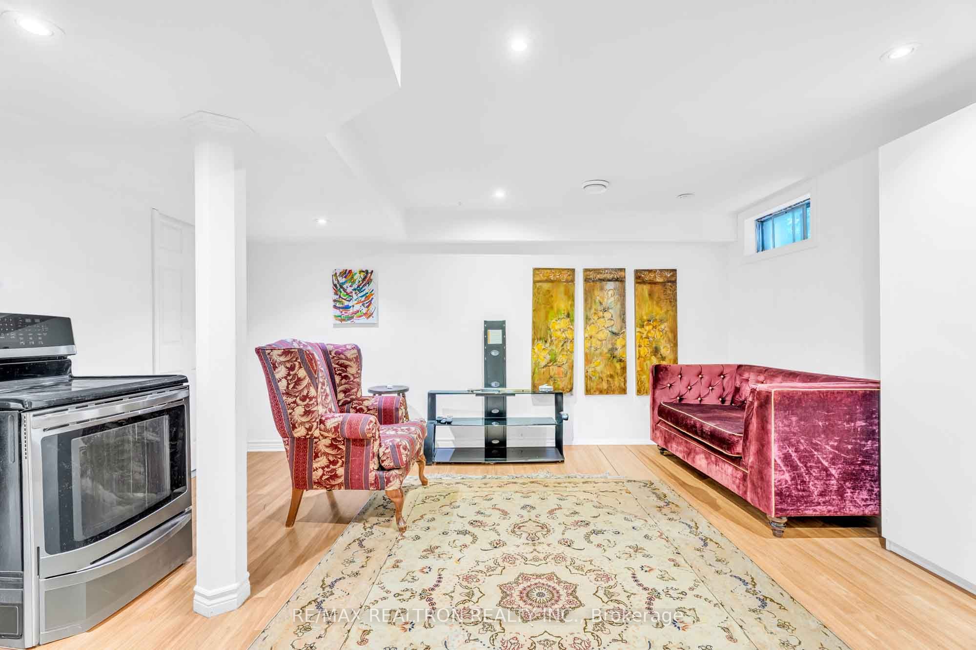 111 Devins Drive Property Photo 24