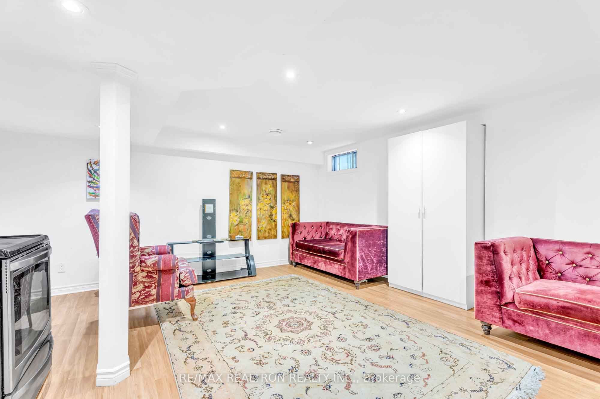 111 Devins Drive Property Photo 28