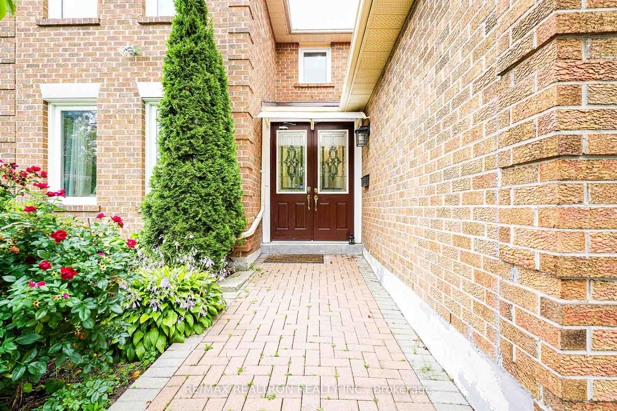 111 Devins Drive Property Photo 32