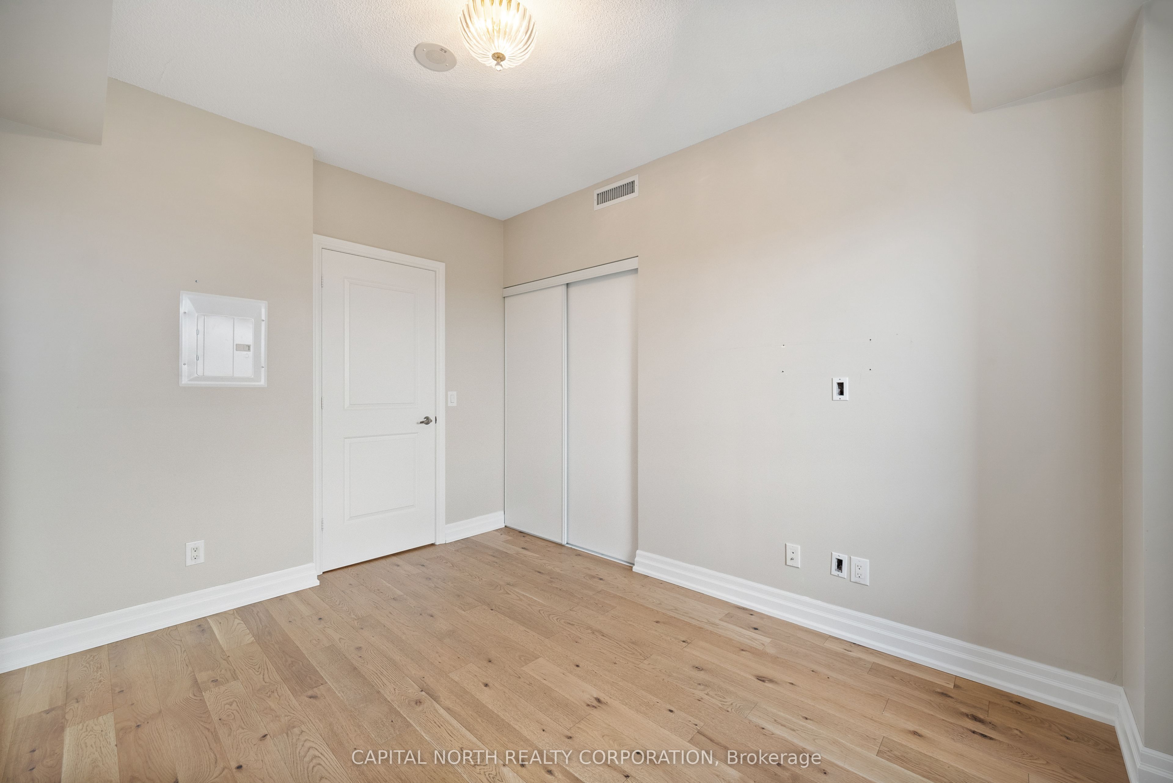 9245 Jane Street 611 Property Photo 28