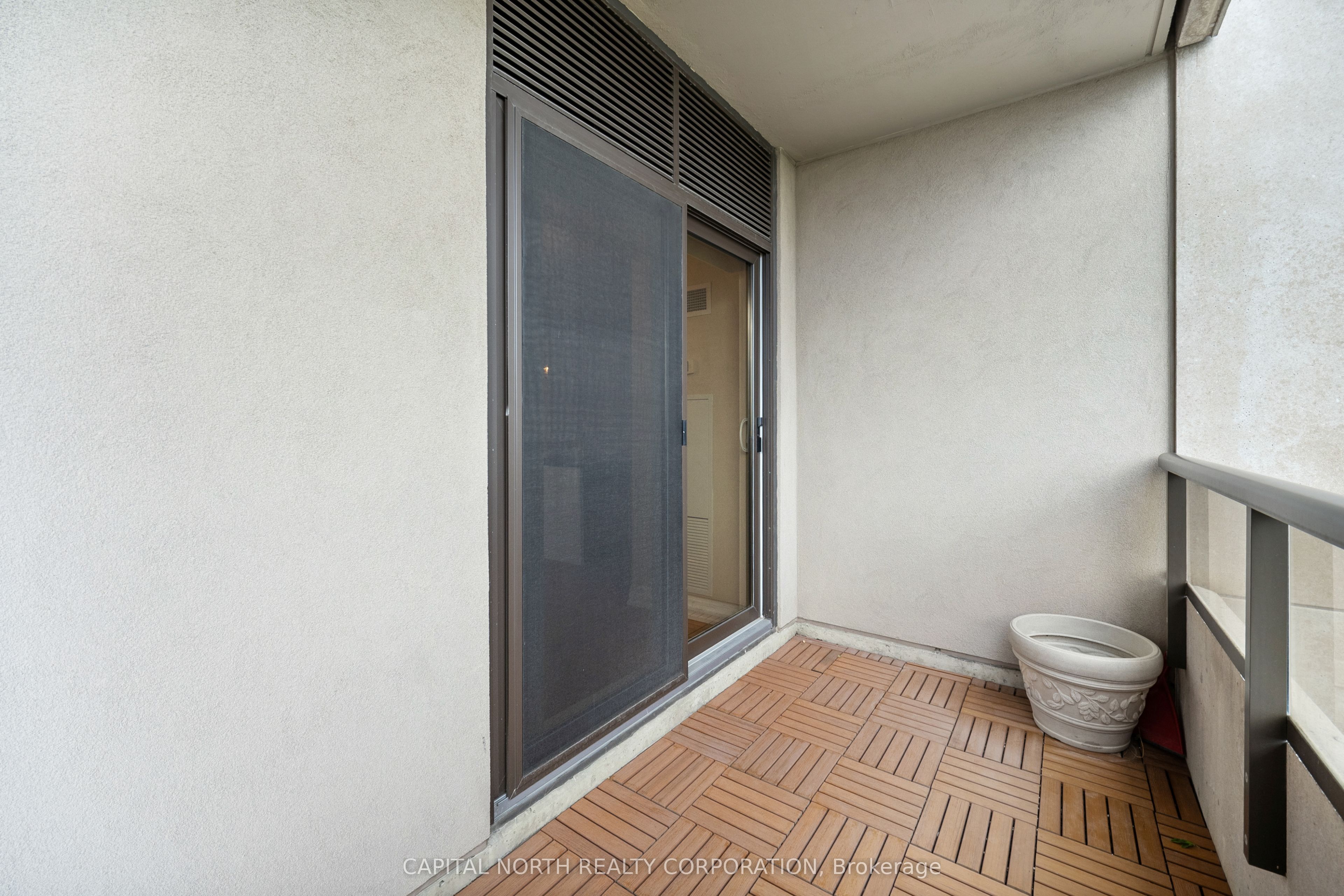 9245 Jane Street 611 Property Photo 31