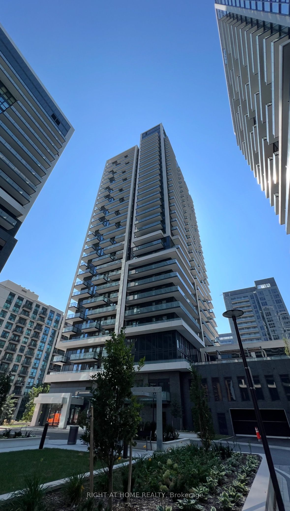 105 Oneida Cres Property Photo 1