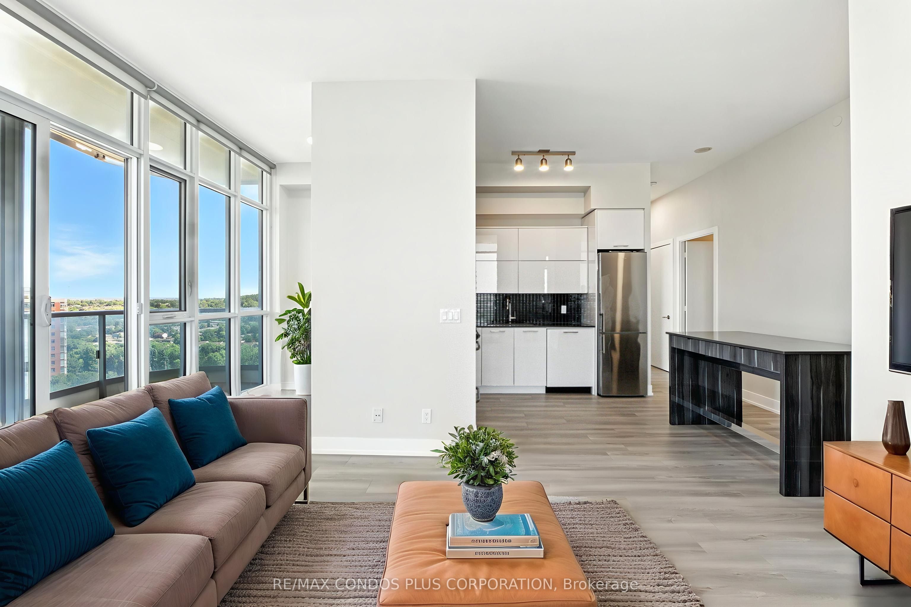 9471 Yonge Street Lph15 Property Photo 1