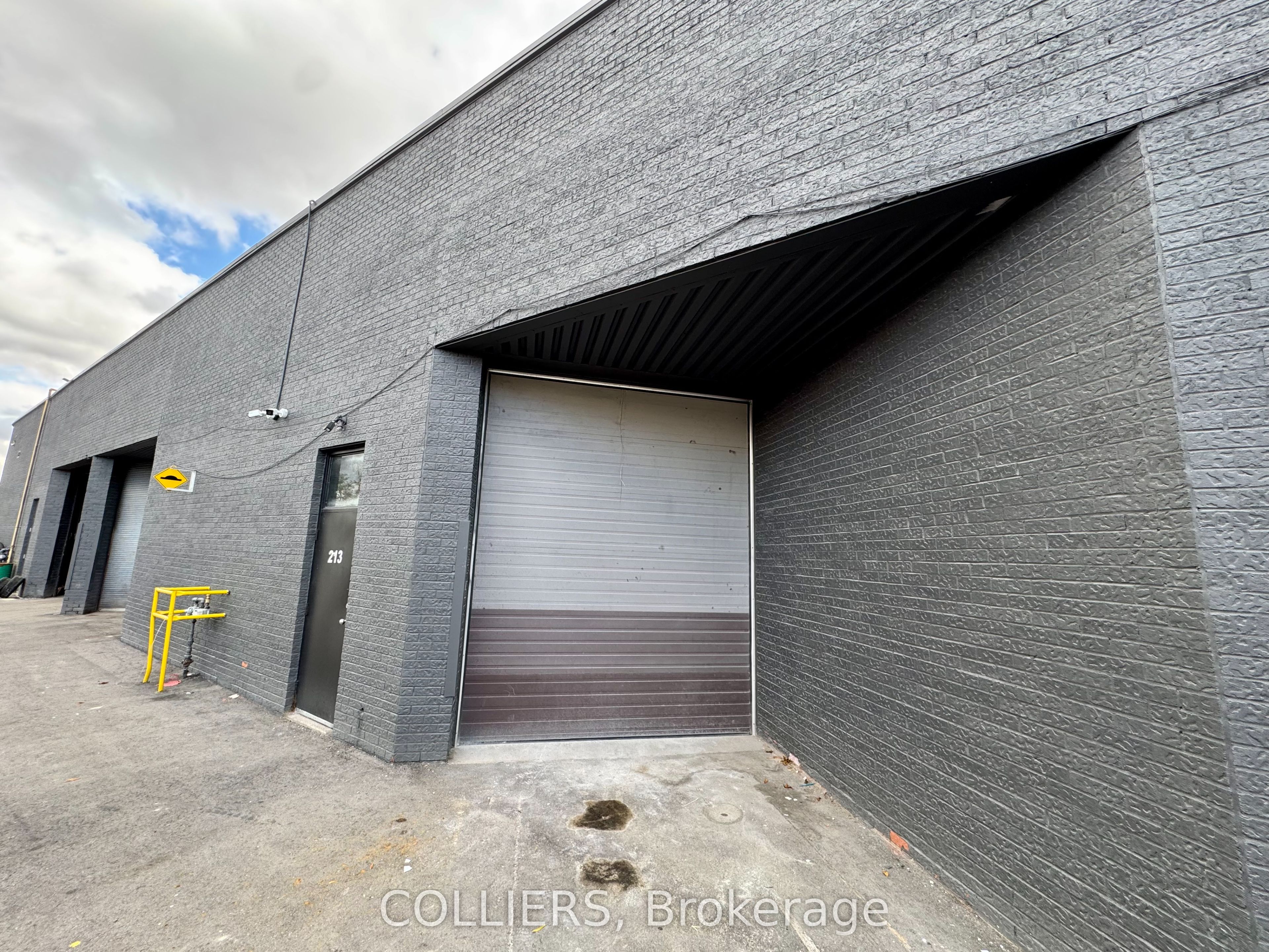 2600 John St Property Photo 2