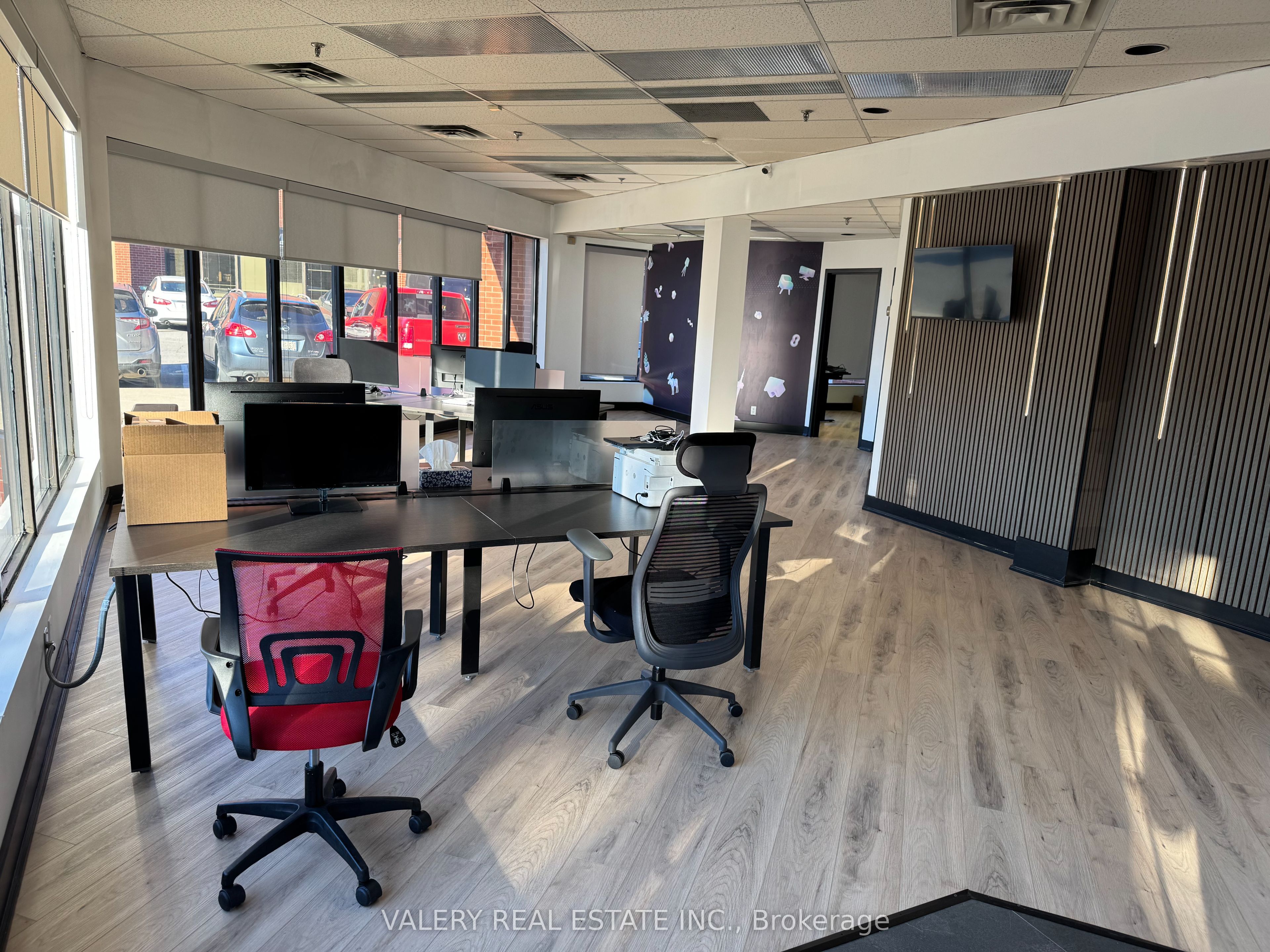 390 Edgeley Boulevard 18 Property Photo 2