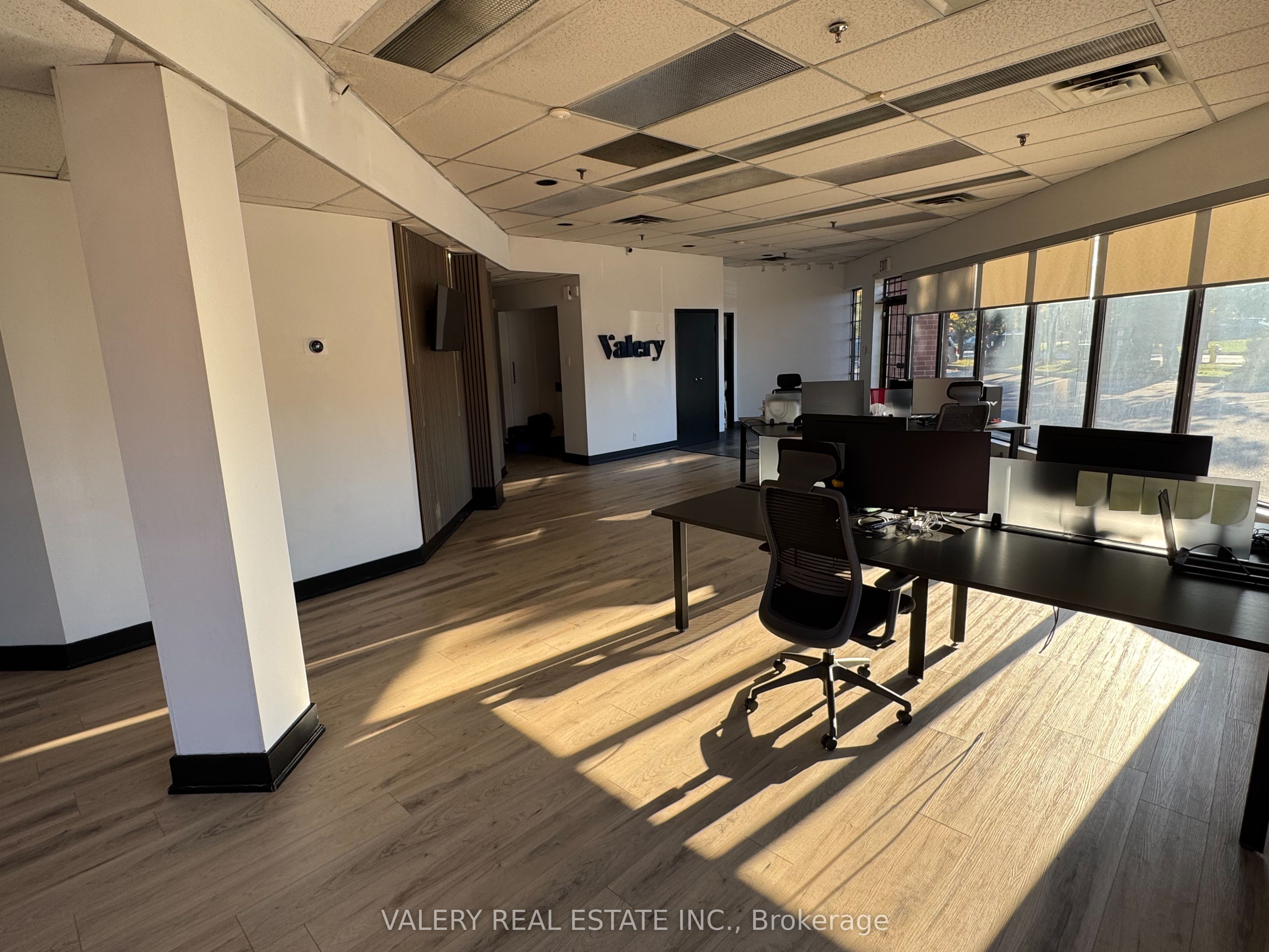 390 Edgeley Boulevard 18 Property Photo 3