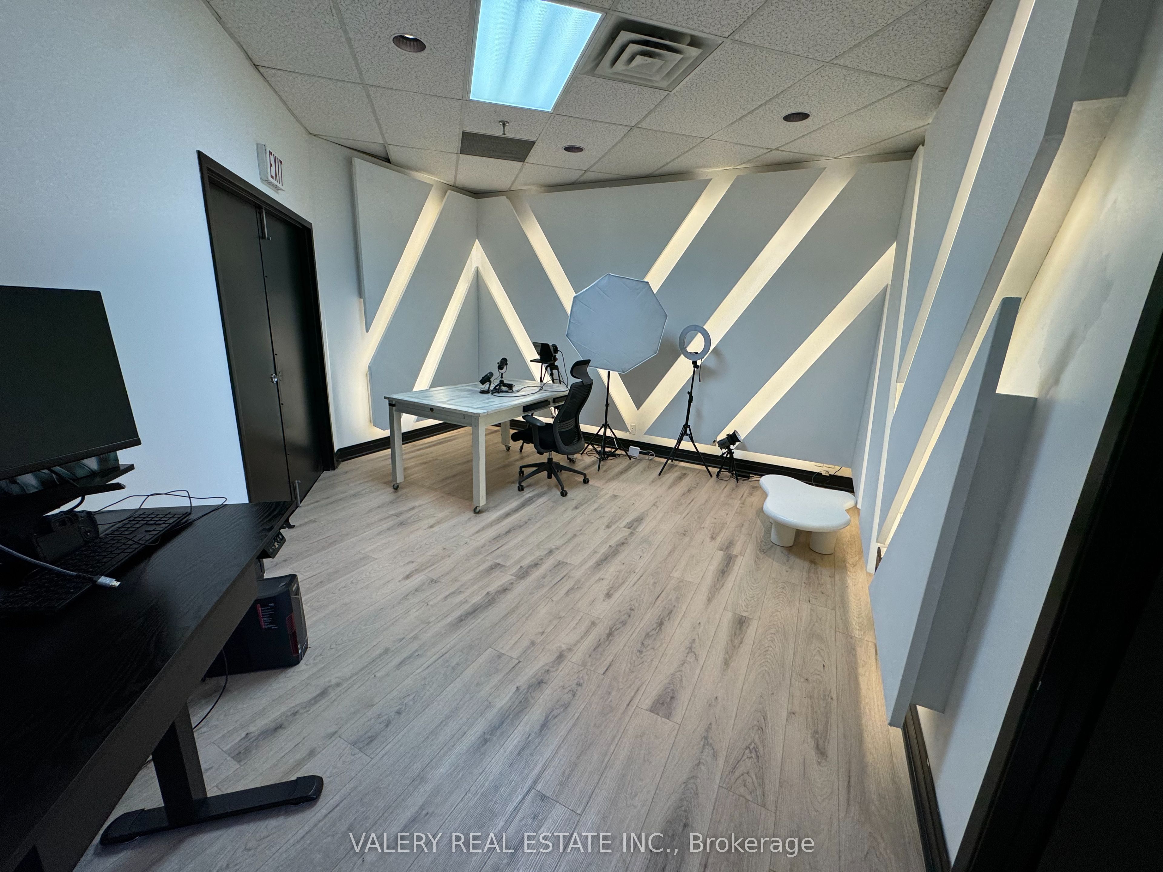 390 Edgeley Boulevard 18 Property Photo 8