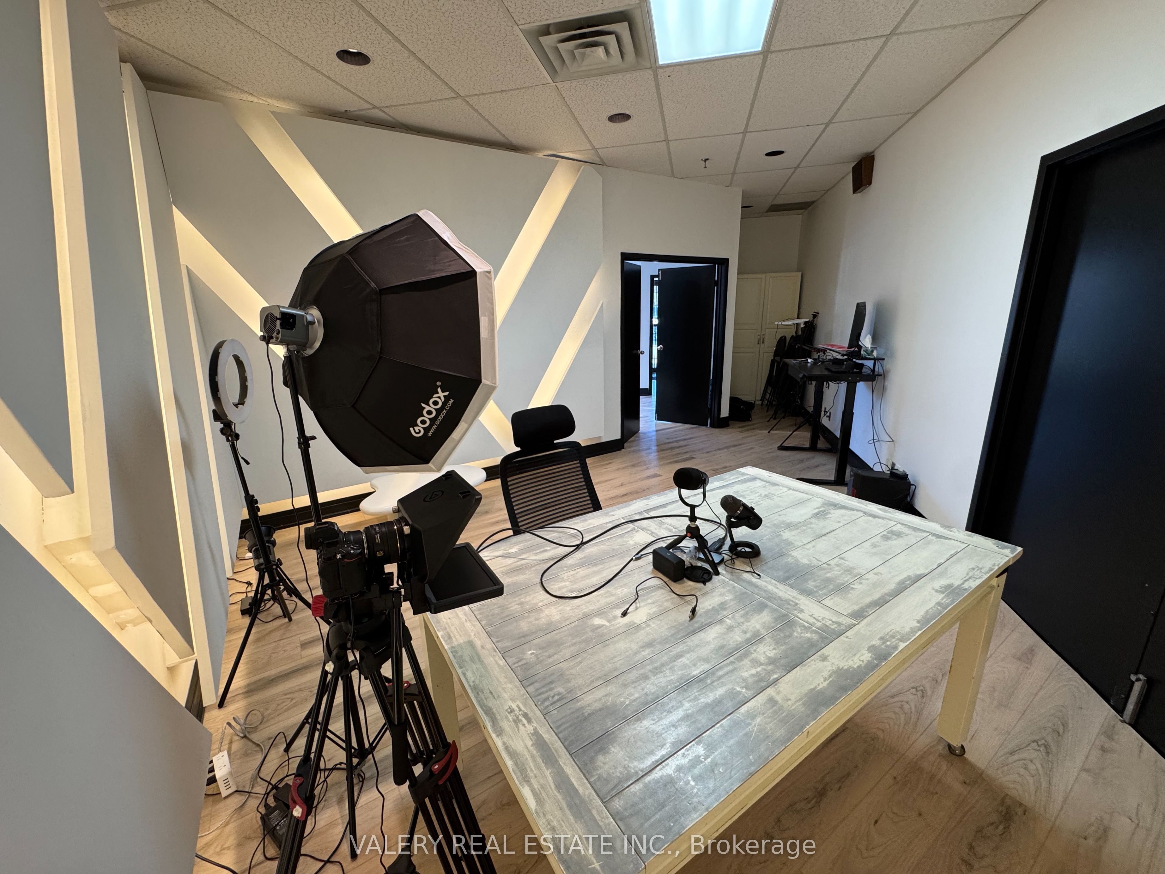 390 Edgeley Boulevard 18 Property Photo 9