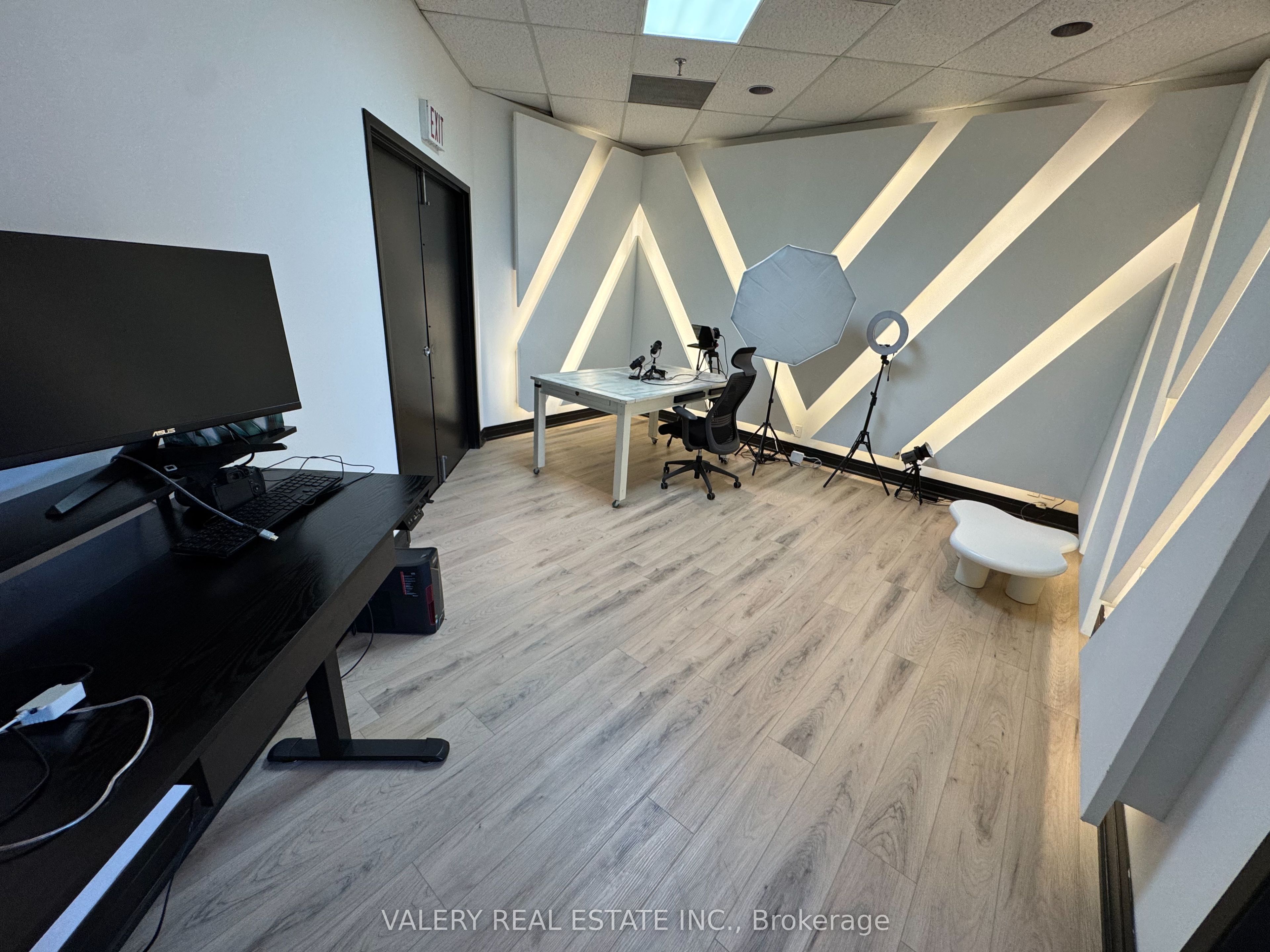 390 Edgeley Boulevard 18 Property Photo 14