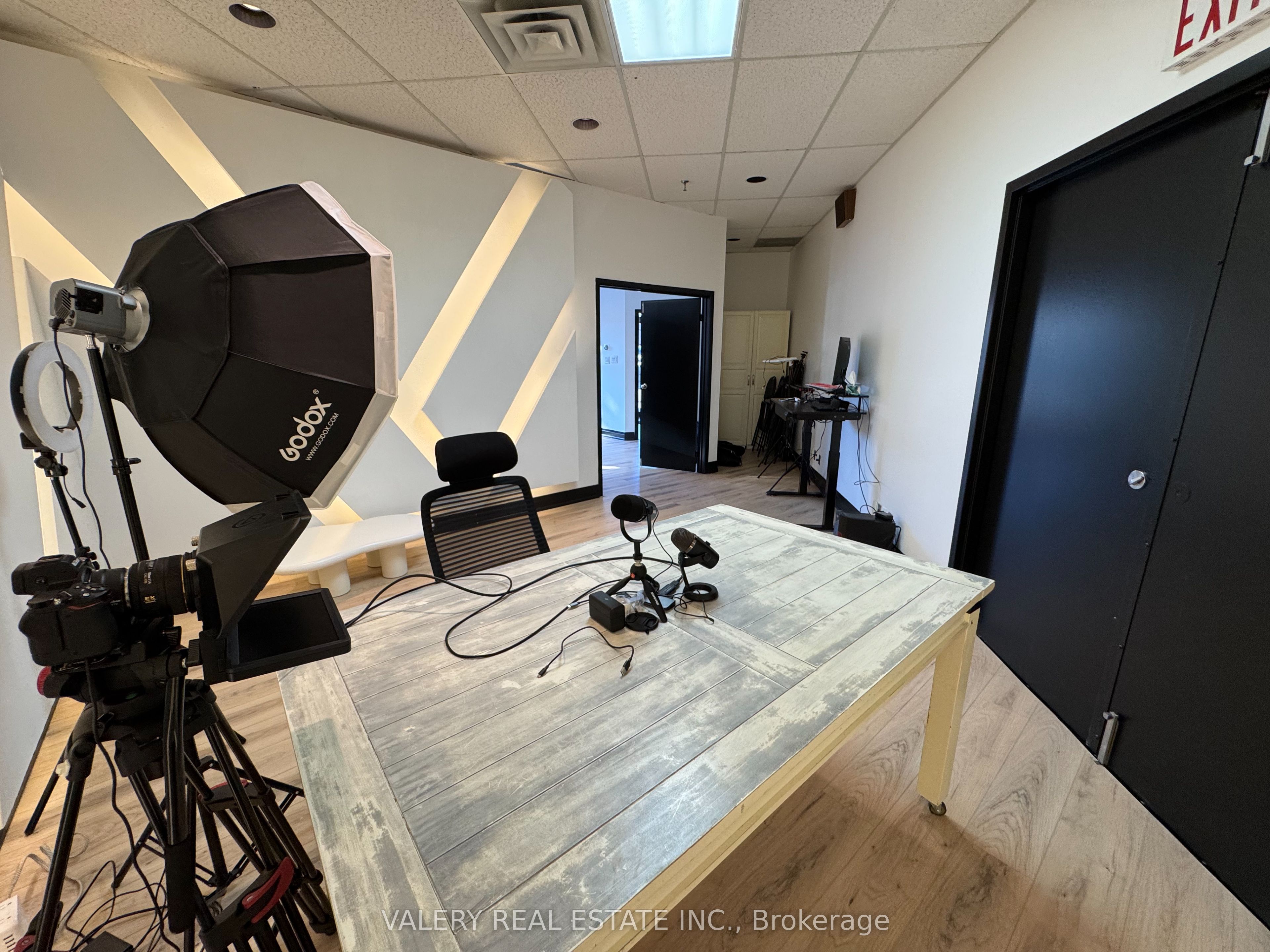 390 Edgeley Boulevard 18 Property Photo 15