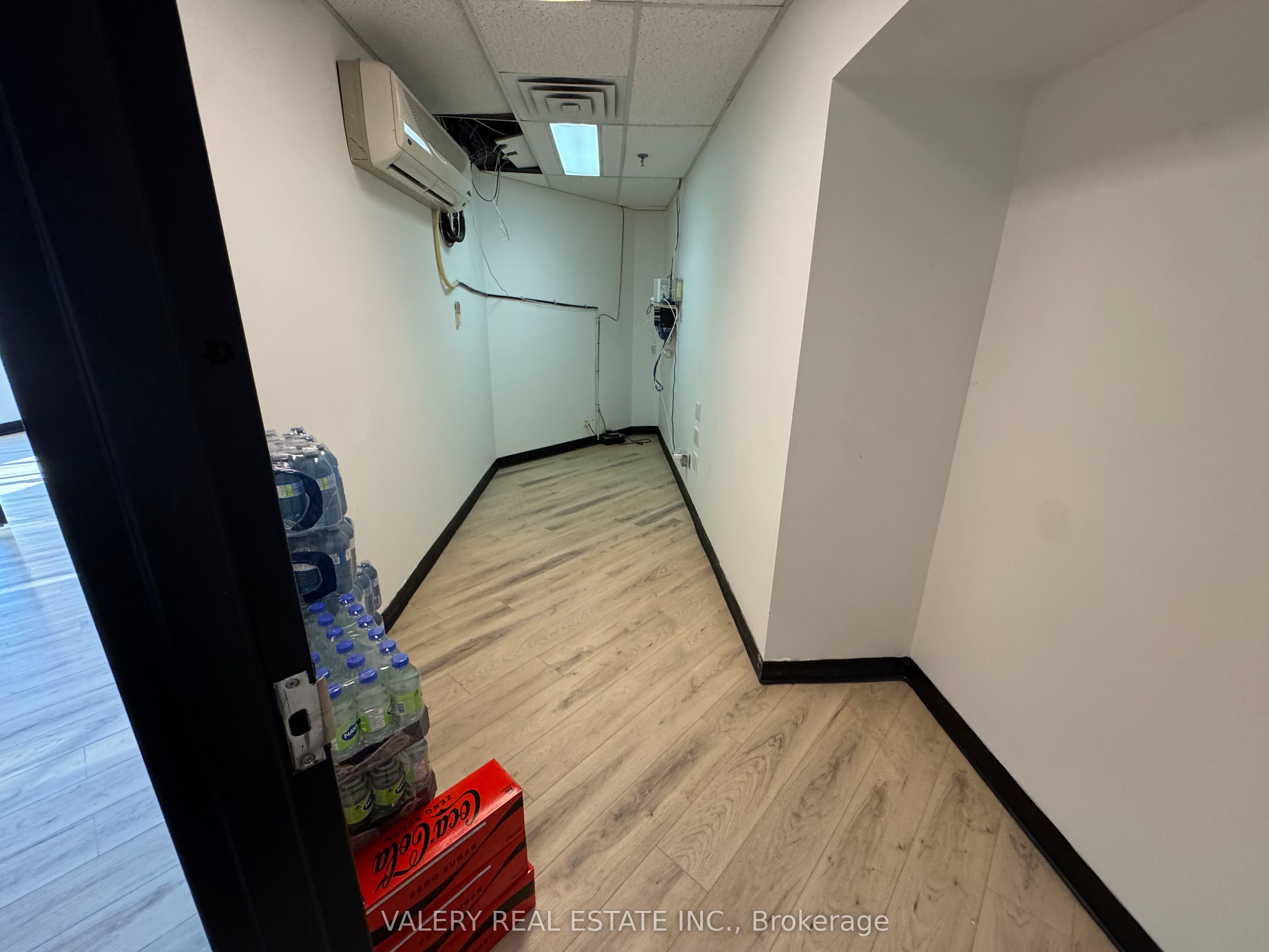 390 Edgeley Boulevard 18 Property Photo 16