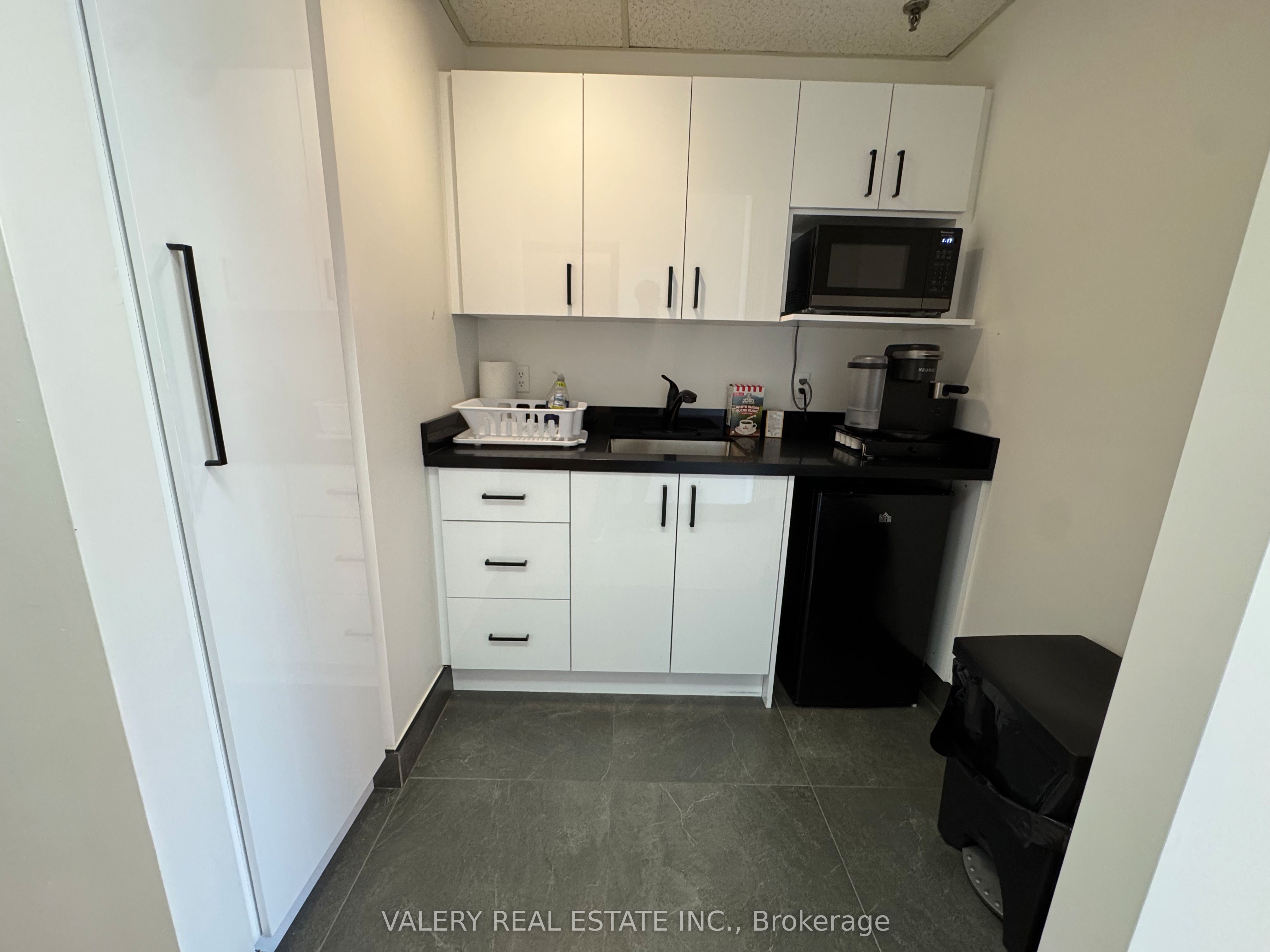 390 Edgeley Boulevard 18 Property Photo 18