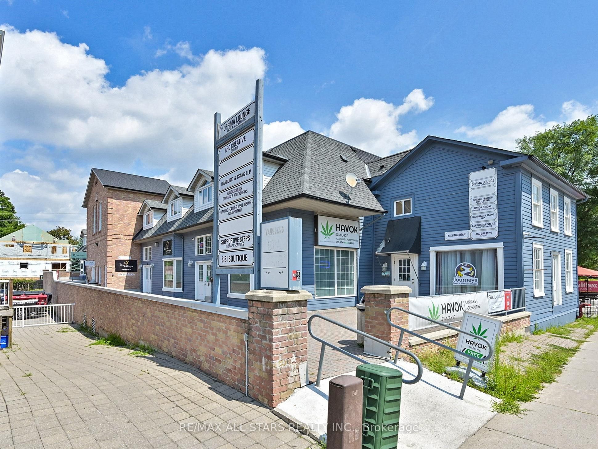 38 Wellington St E Property Photo 2