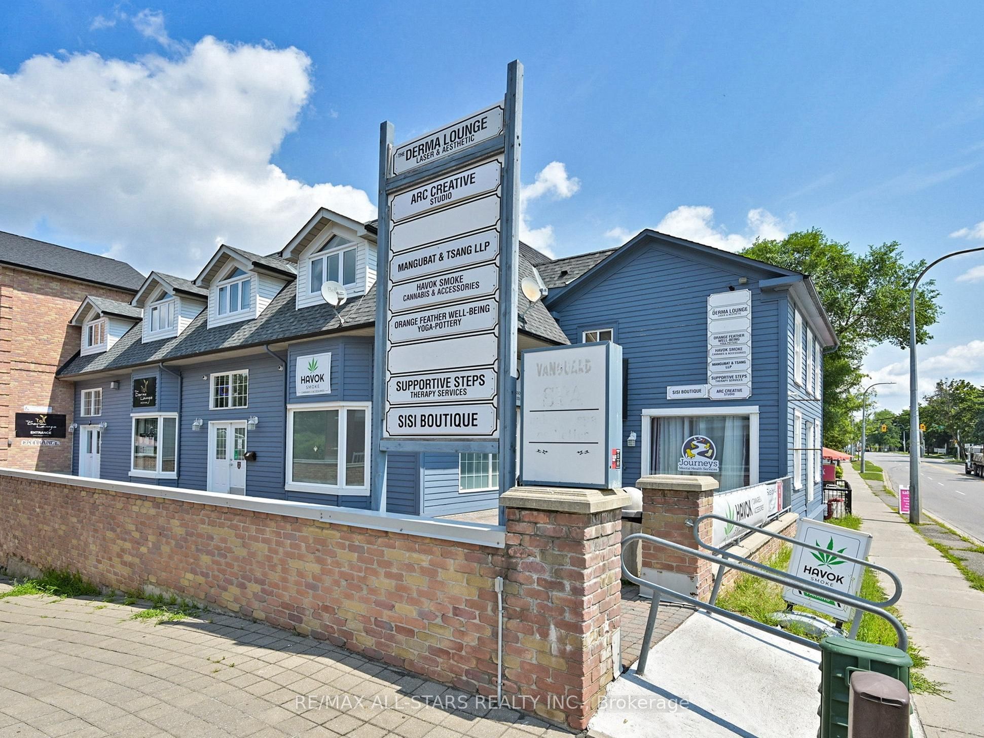 38 Wellington St E Property Photo 3