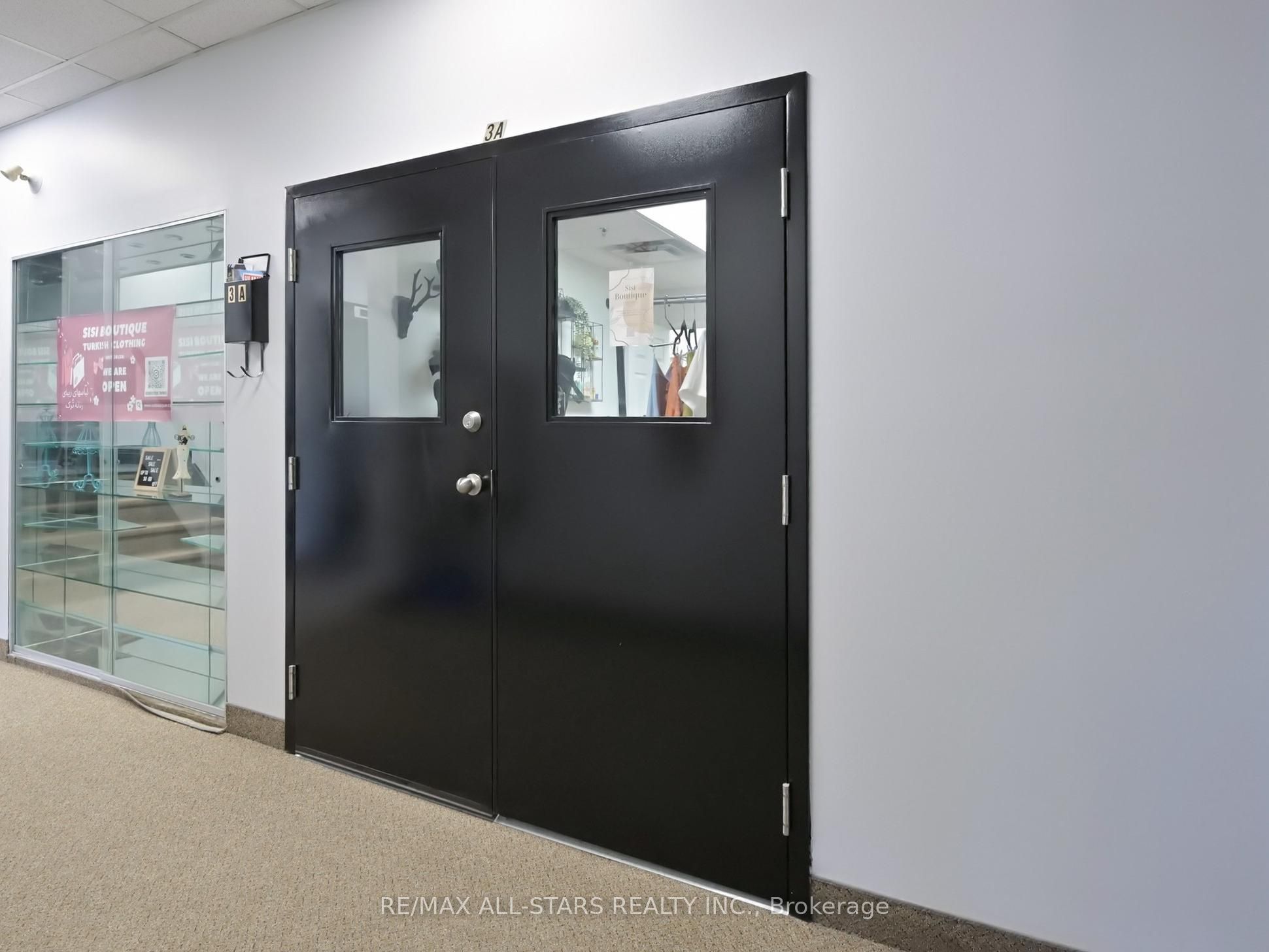 38 Wellington St E Property Photo 9