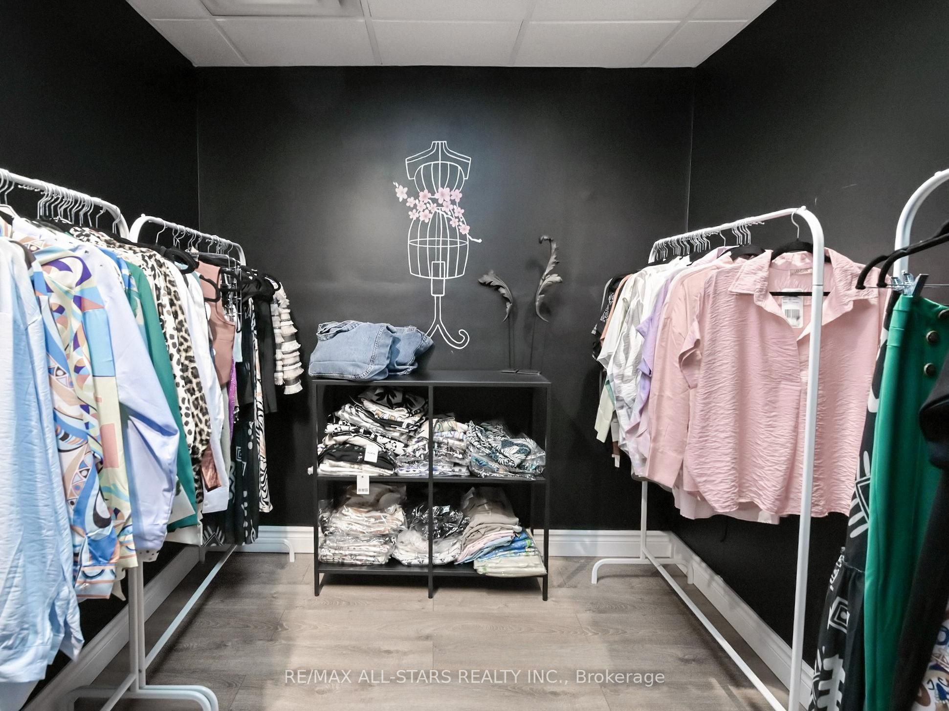 38 Wellington St E Property Photo 21