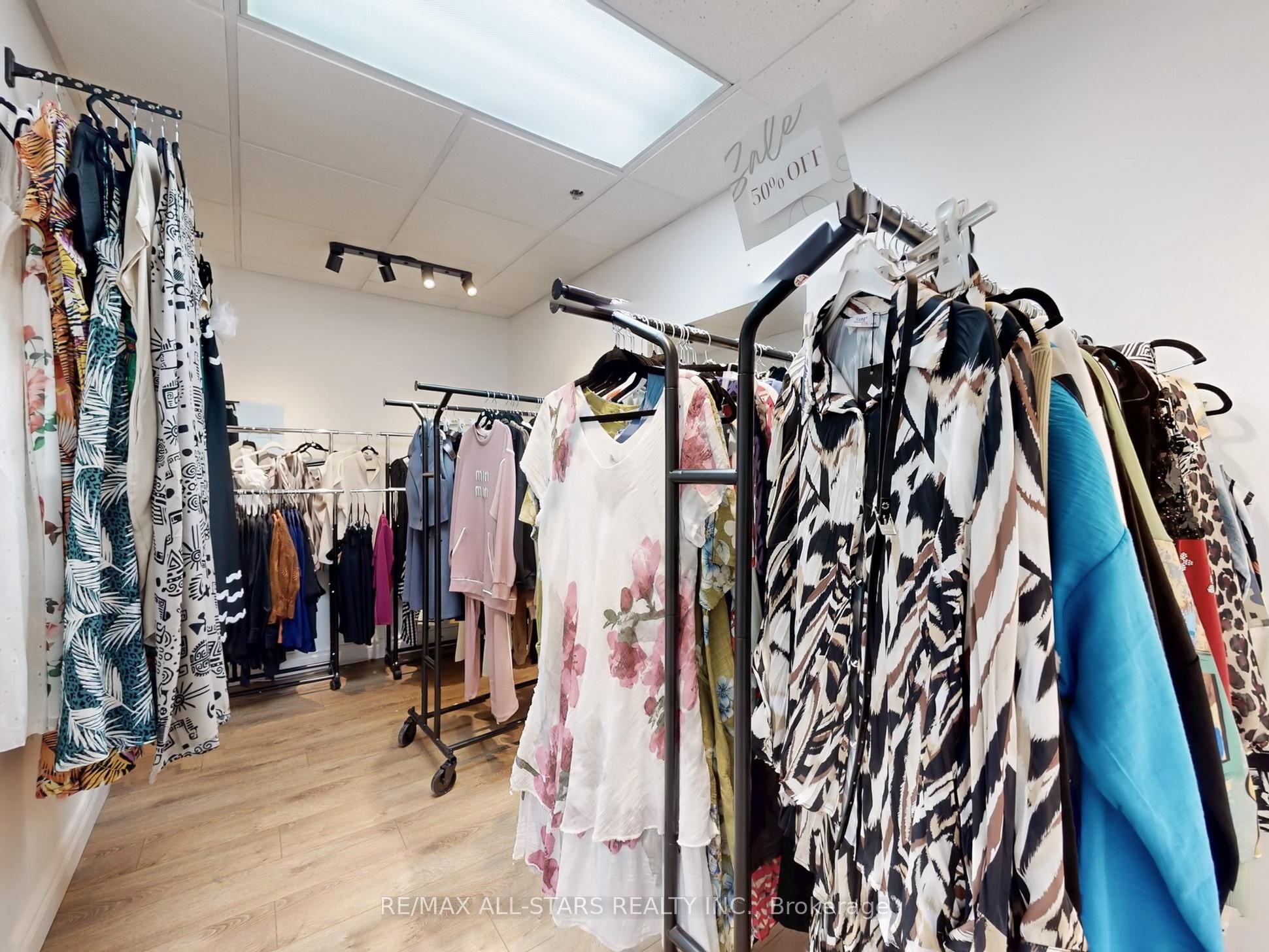 38 Wellington St E Property Photo 23