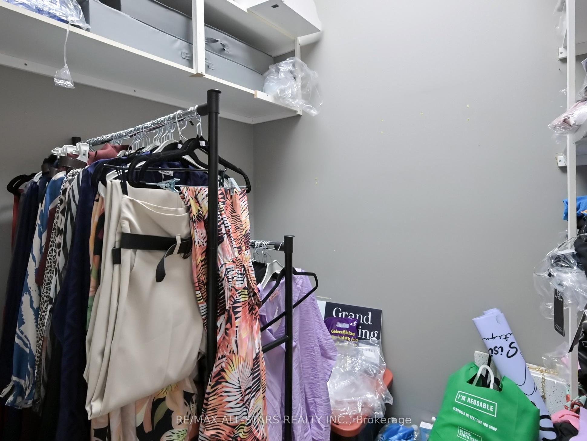 38 Wellington St E Property Photo 26