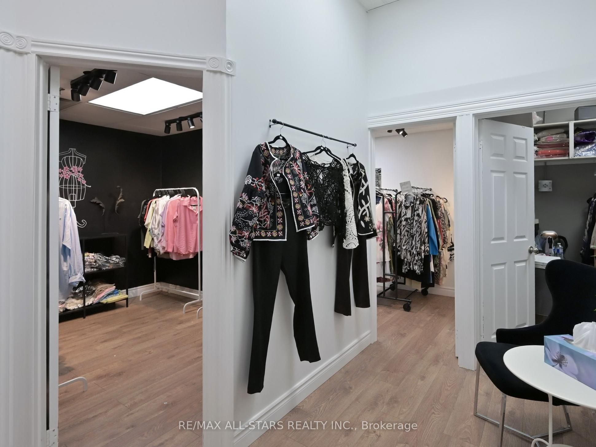 38 Wellington St E Property Photo 29