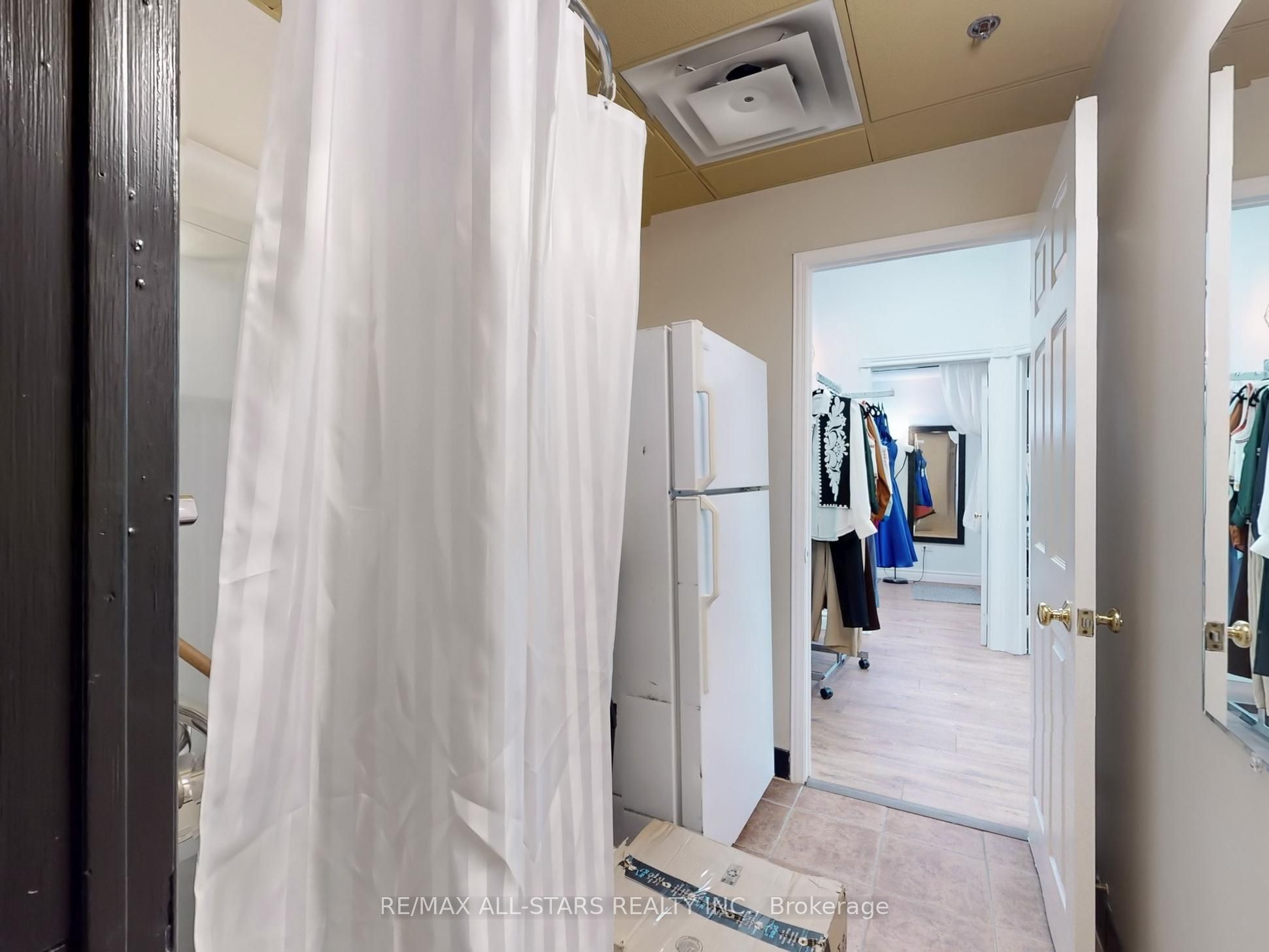 38 Wellington St E Property Photo 30