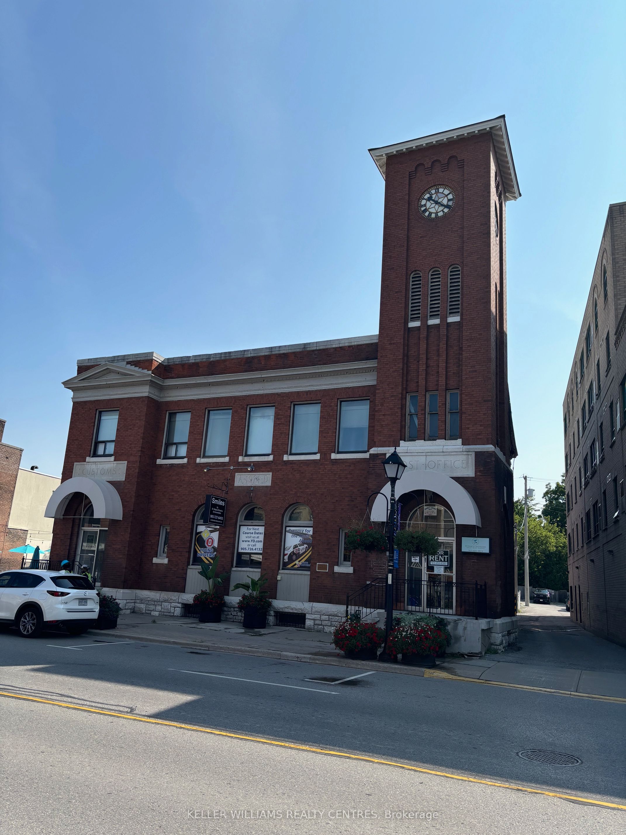 15213 Yonge St Property Photo 2