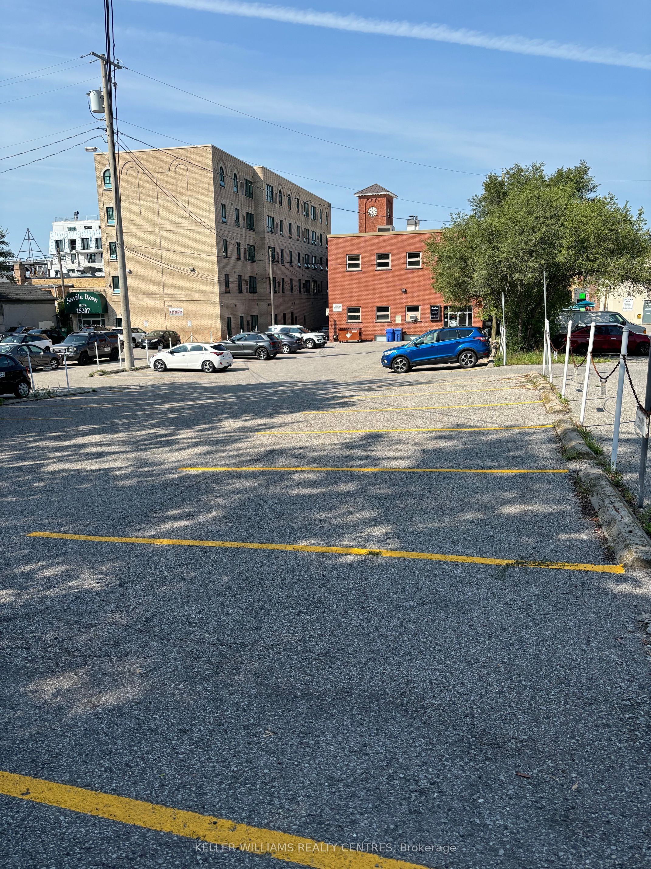 15213 Yonge St Property Photo 3