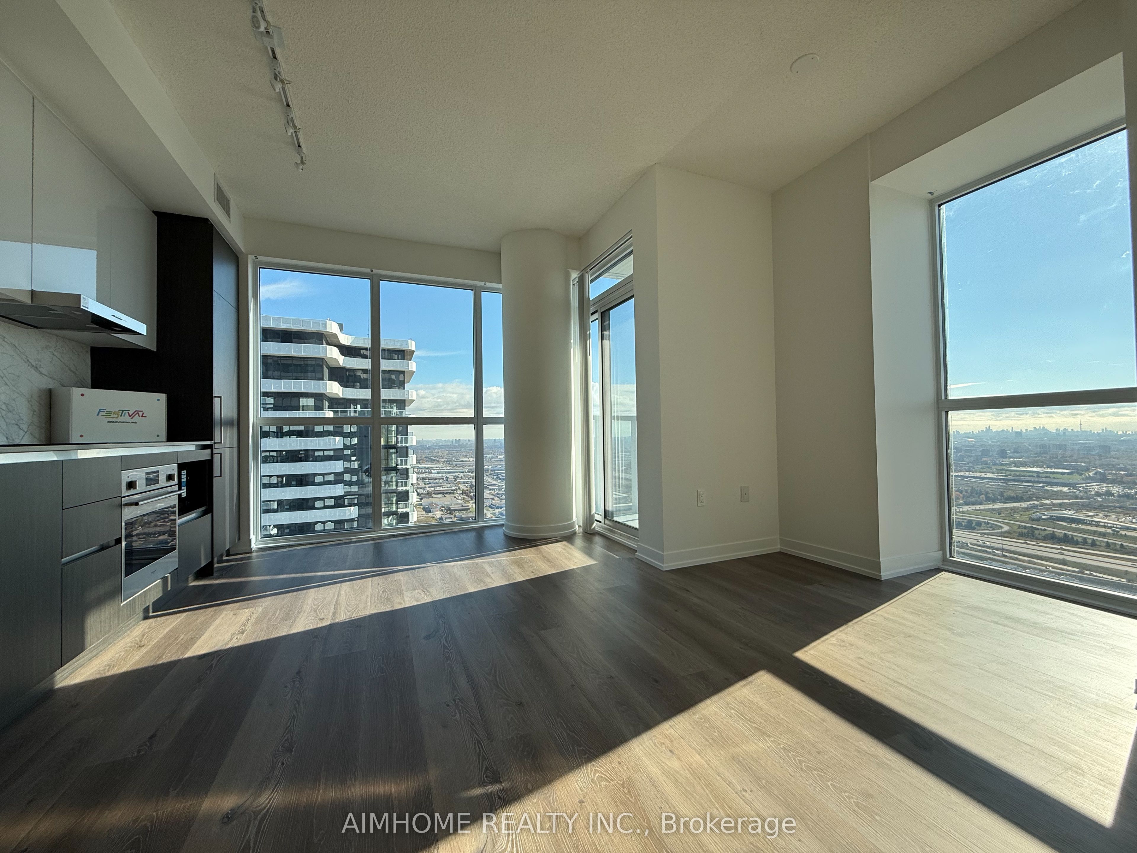 225 Commerce Street 6002 Property Photo 2