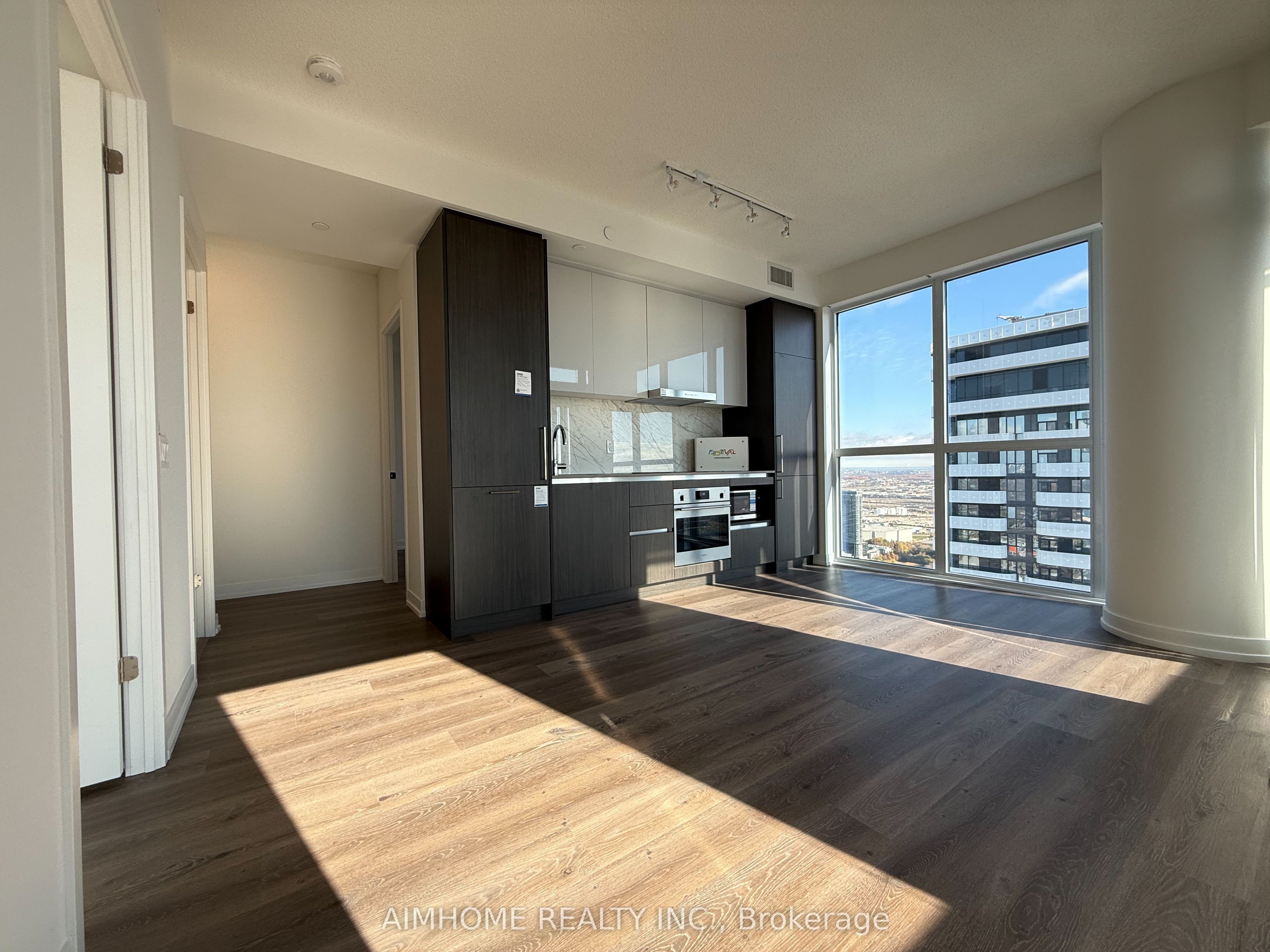 225 Commerce Street 6002 Property Photo 3