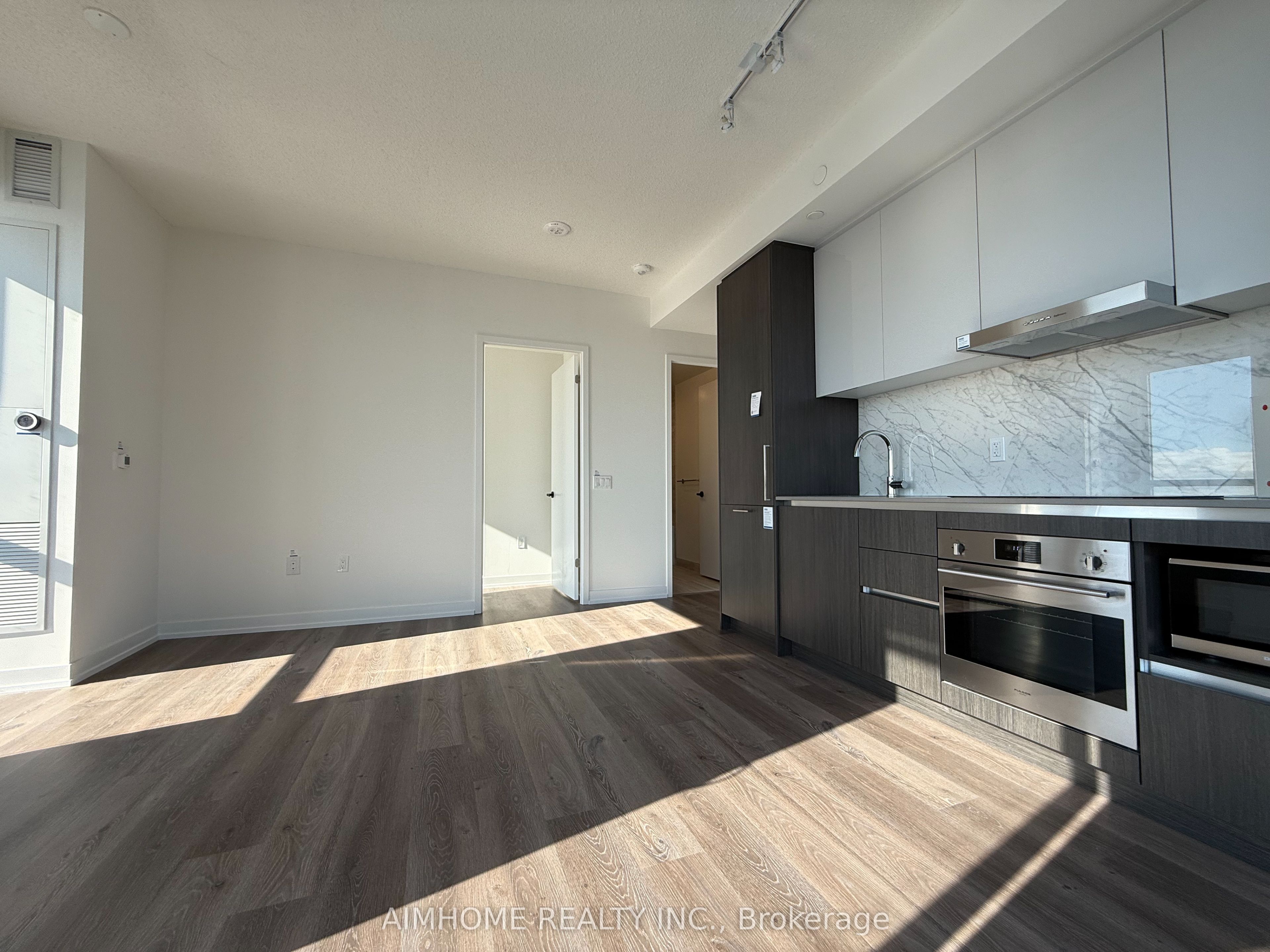 225 Commerce Street 6002 Property Photo 4