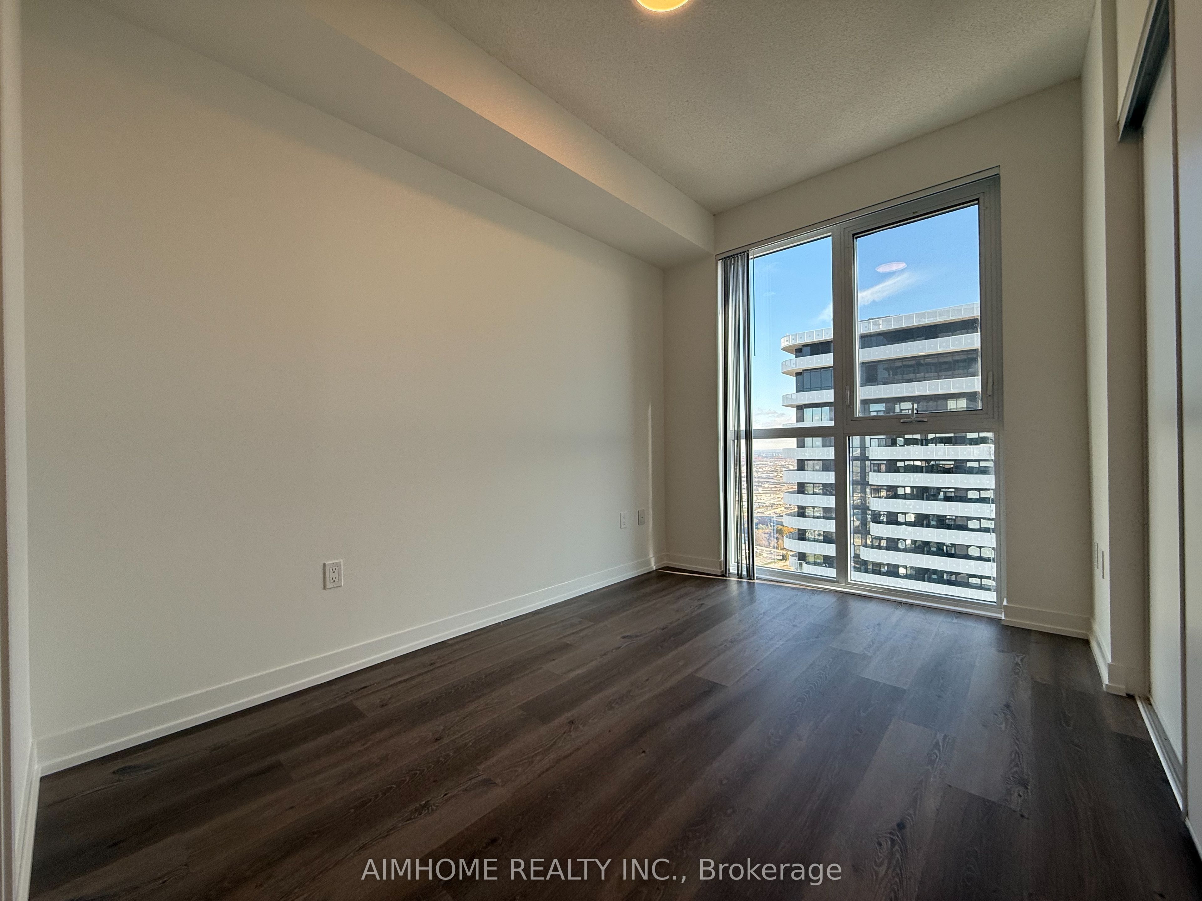 225 Commerce Street 6002 Property Photo 6